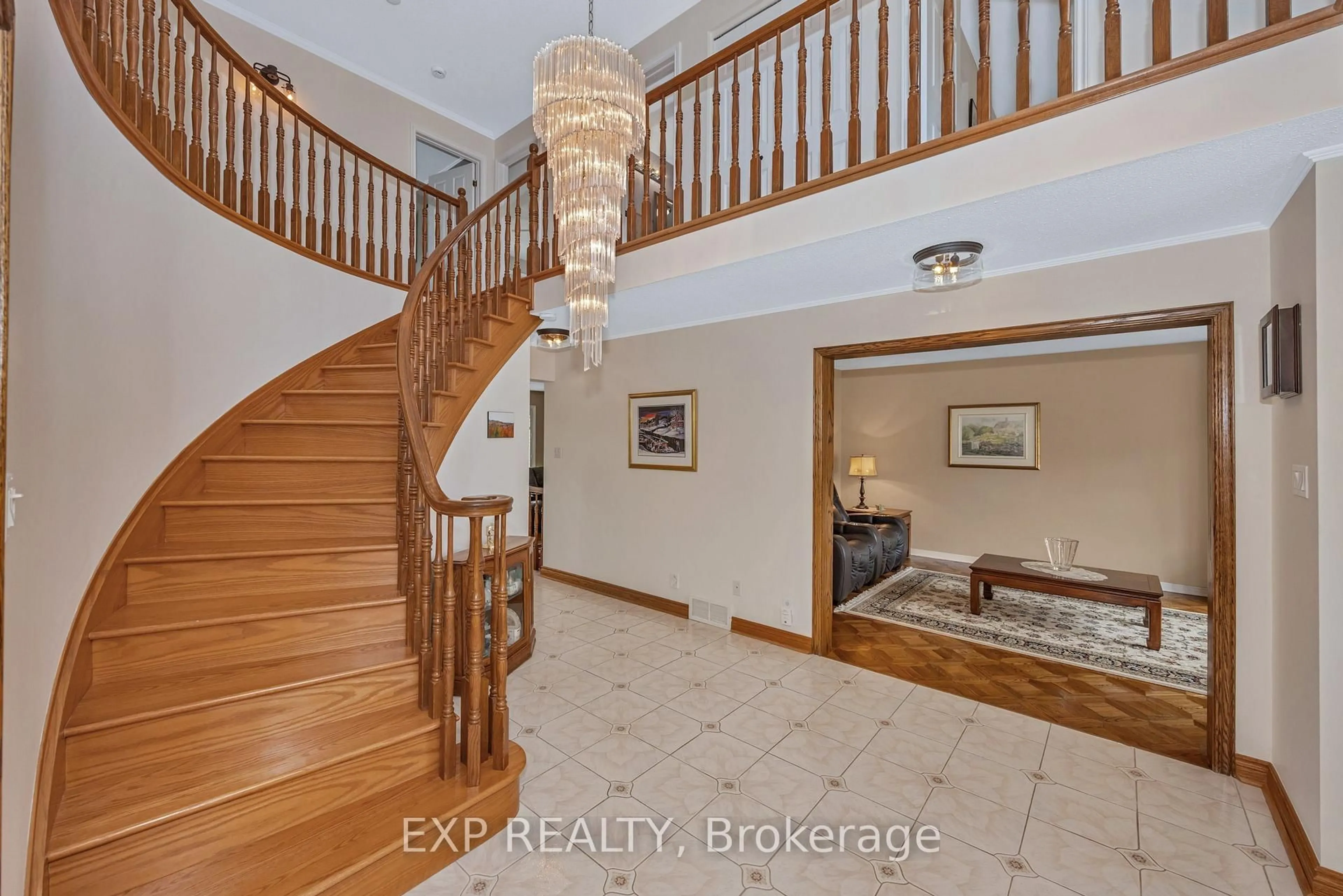 Indoor entryway for 3 Craigmohr Crt, Ottawa Ontario K2G 4P9