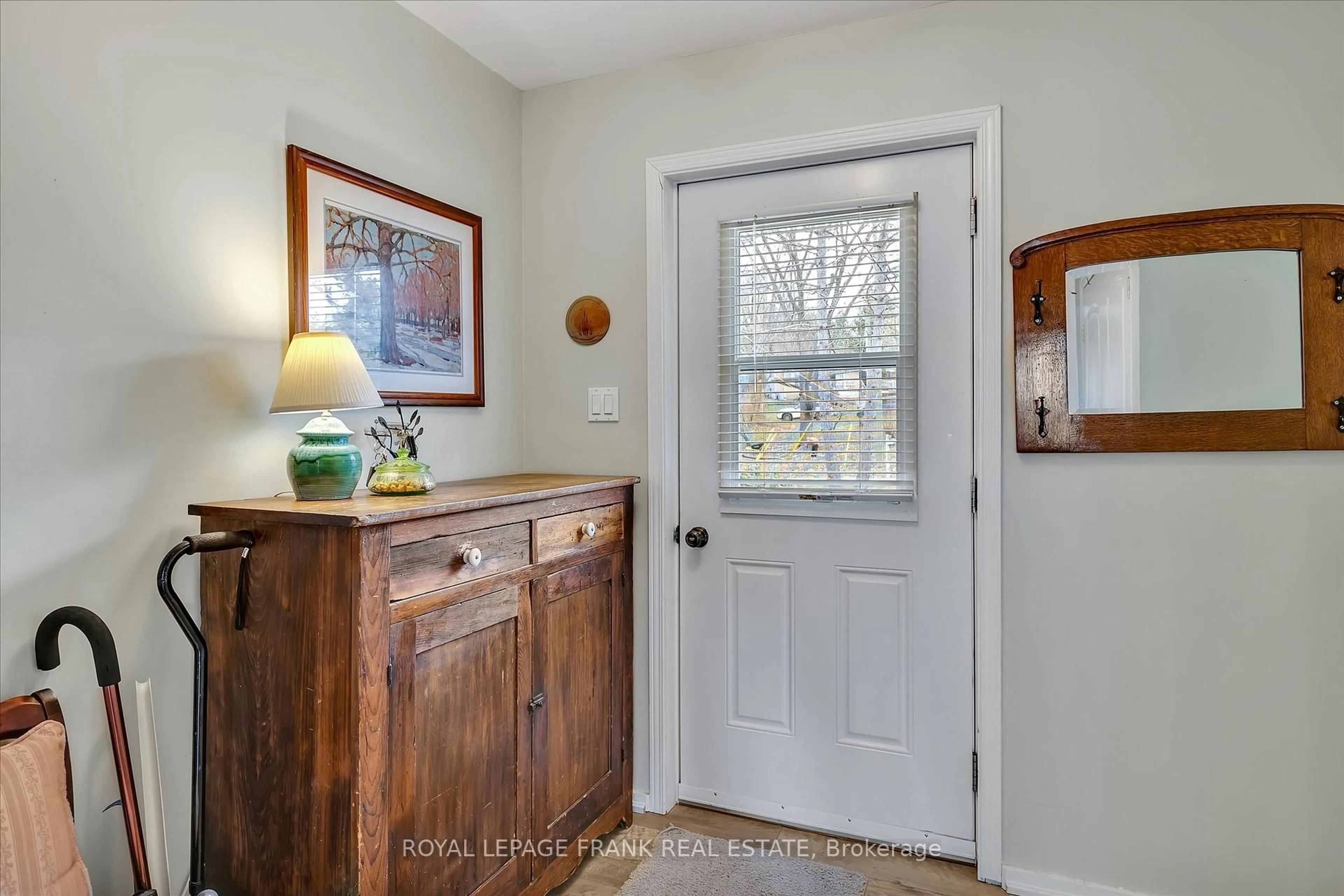 Indoor entryway for 26 Sunset Dr, Curve Lake First Nation 35 Ontario K0L 1R0
