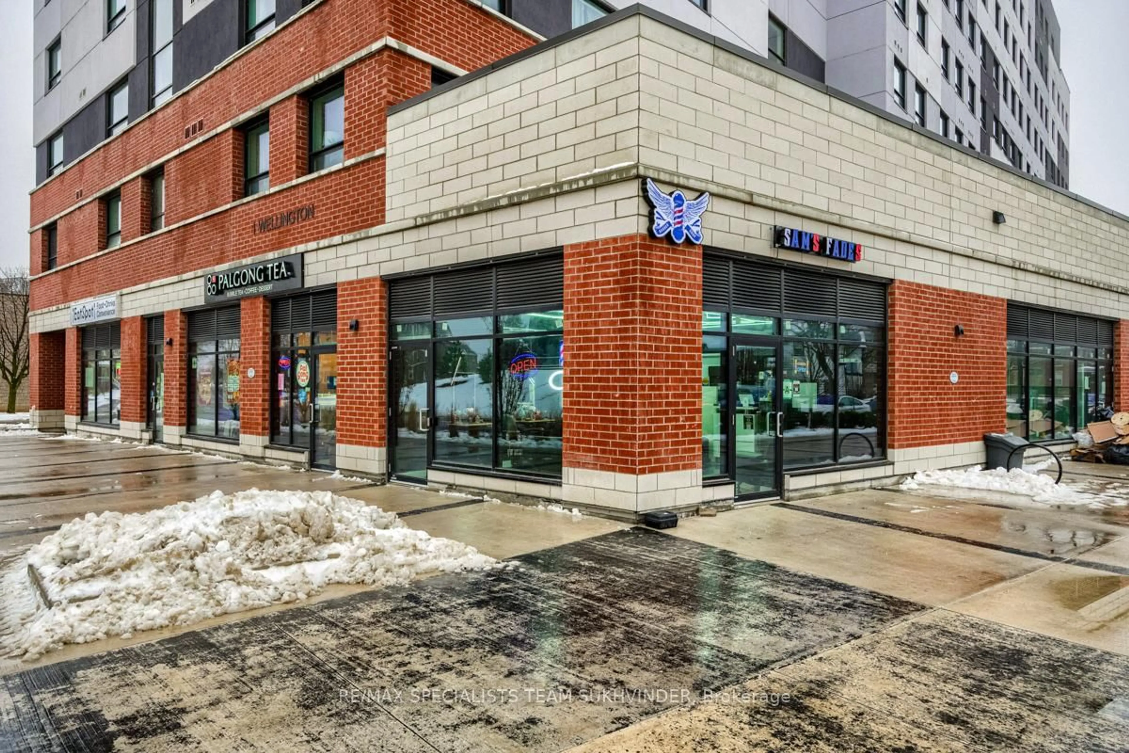 Indoor foyer for 1 Wellington St #715, Brantford Ontario N3T 2L3