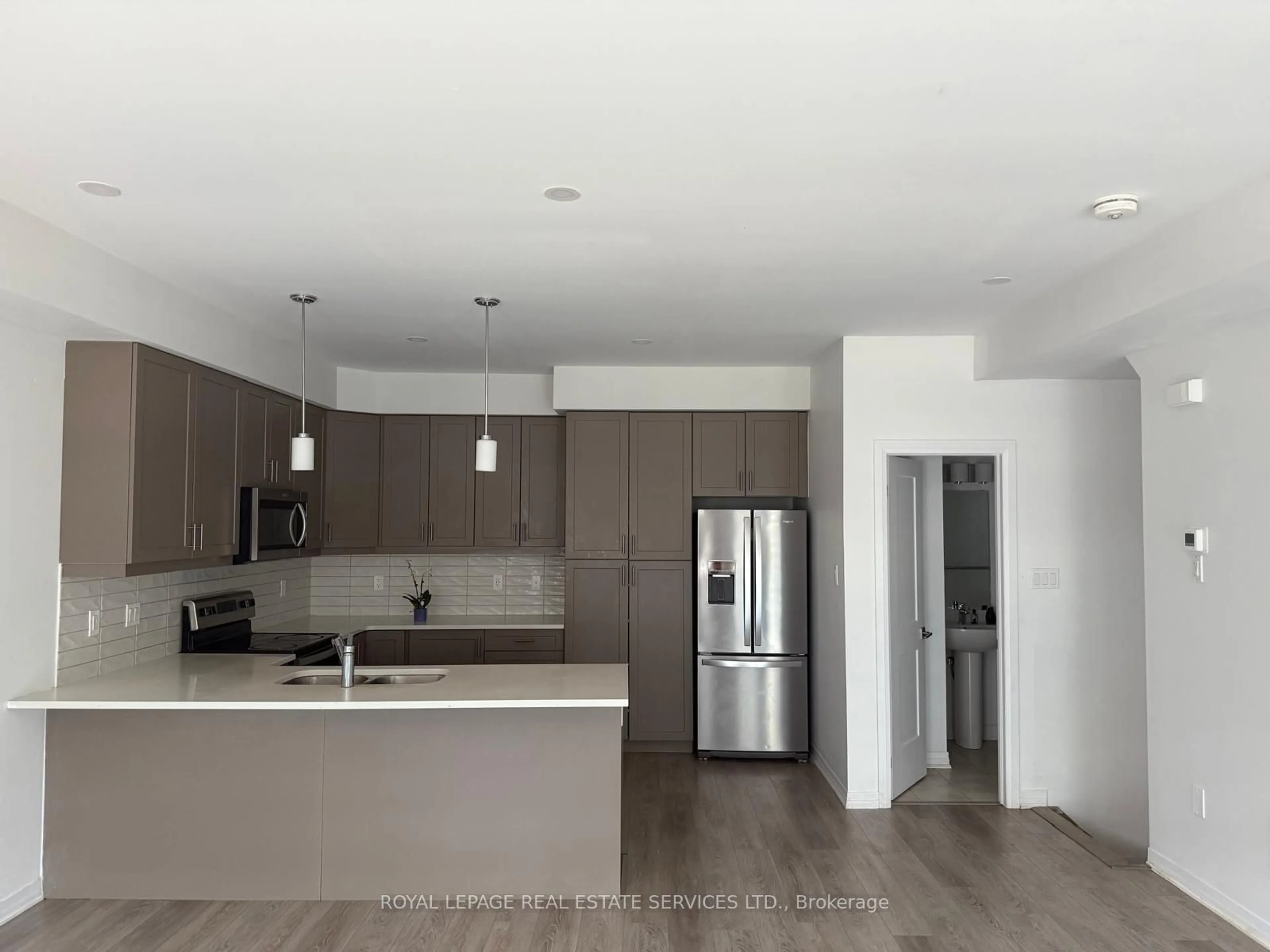 Open concept kitchen, unknown for 51 Sparrow Ave #70, Cambridge Ontario N1T 0E5