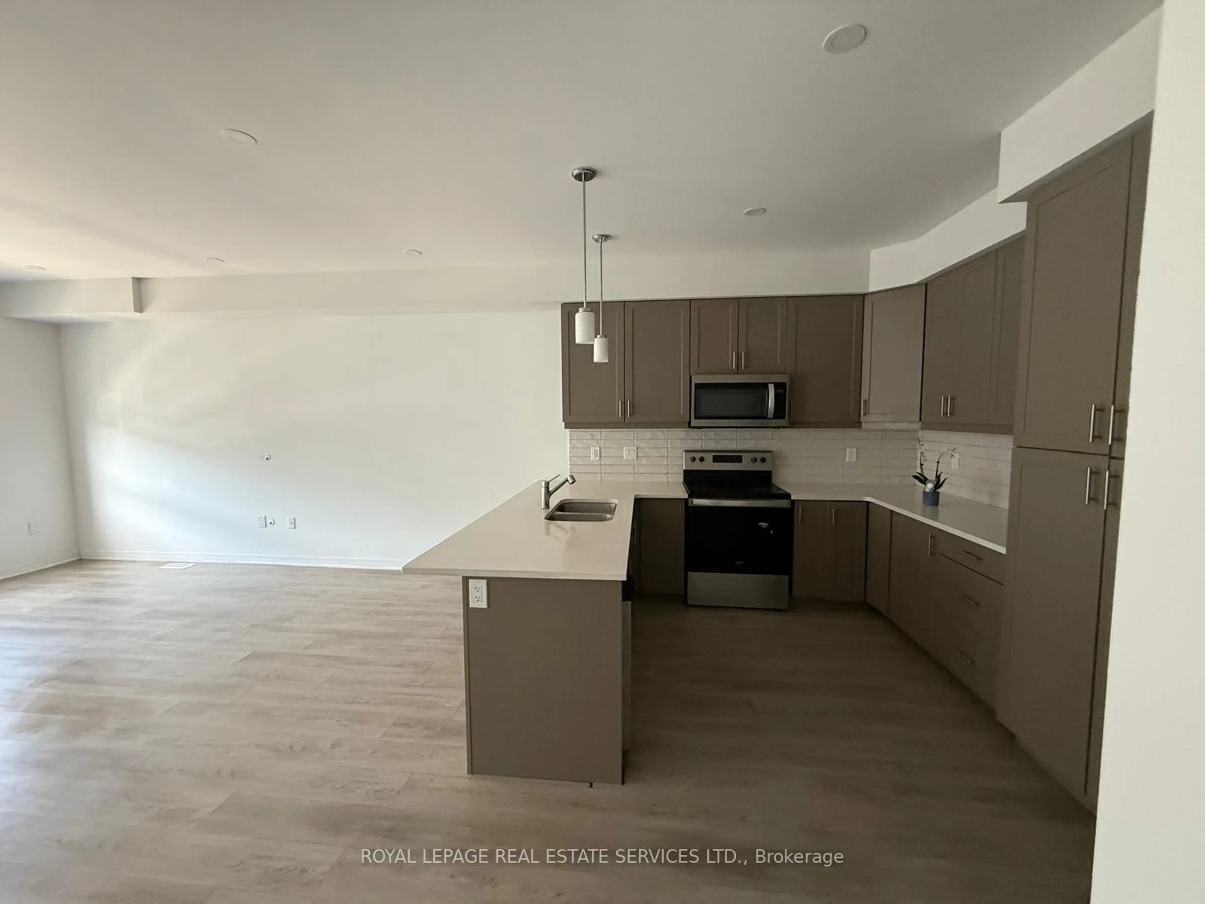 Open concept kitchen, unknown for 51 Sparrow Ave #70, Cambridge Ontario N1T 0E5