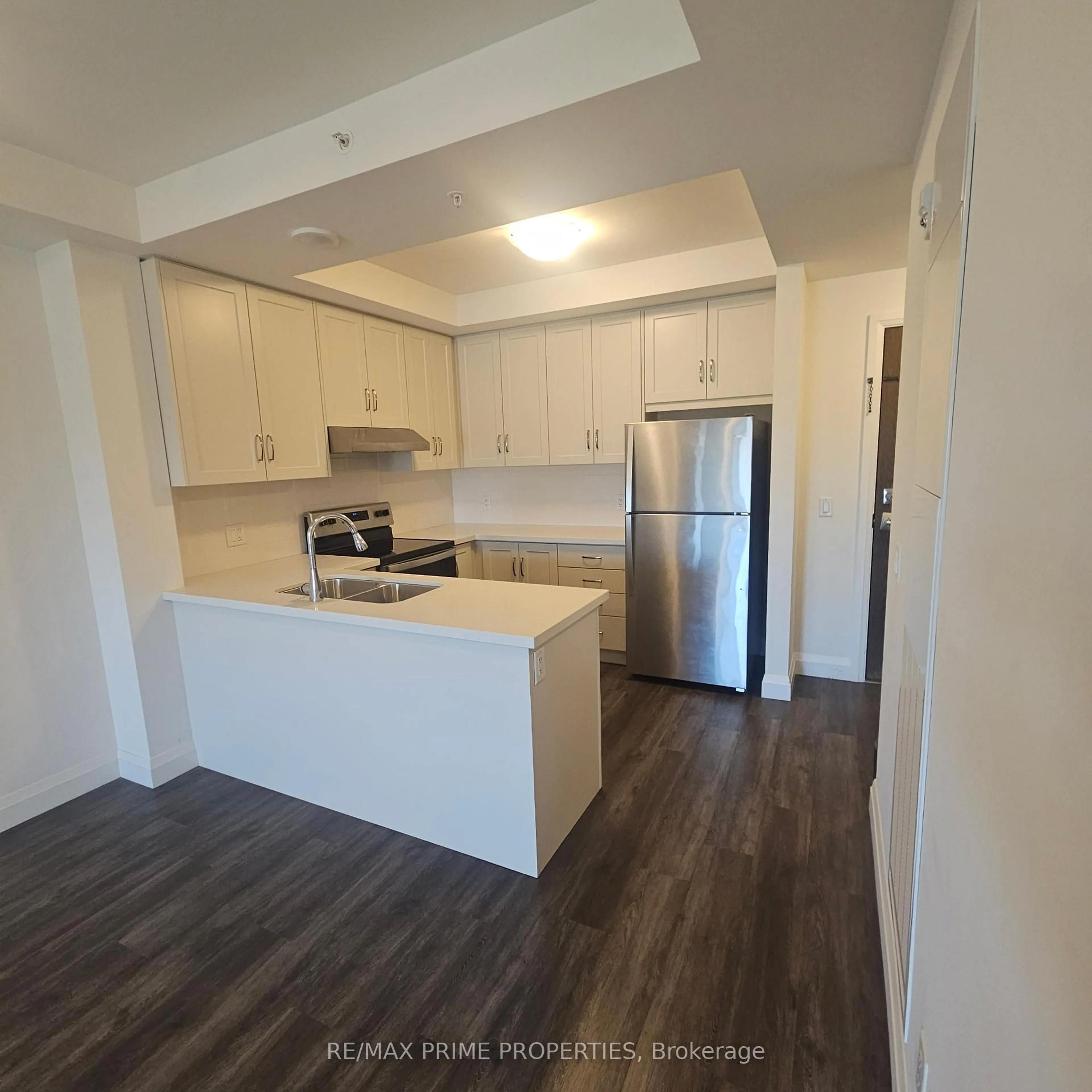 Standard kitchen, wood/laminate floor for 30 Hamilton St #406, Hamilton Ontario L0R 2H4