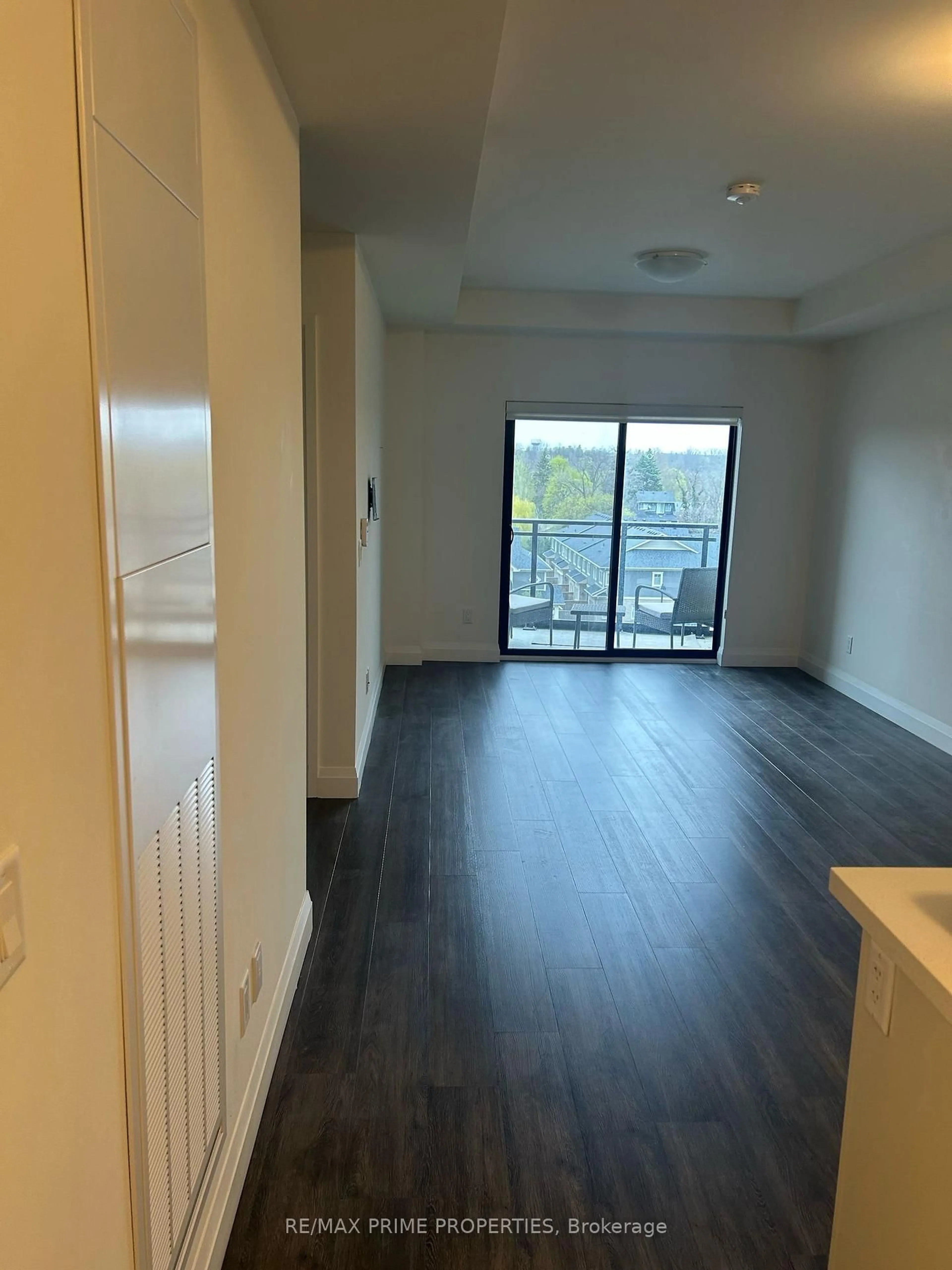 A pic of a room for 30 Hamilton St #406, Hamilton Ontario L0R 2H4