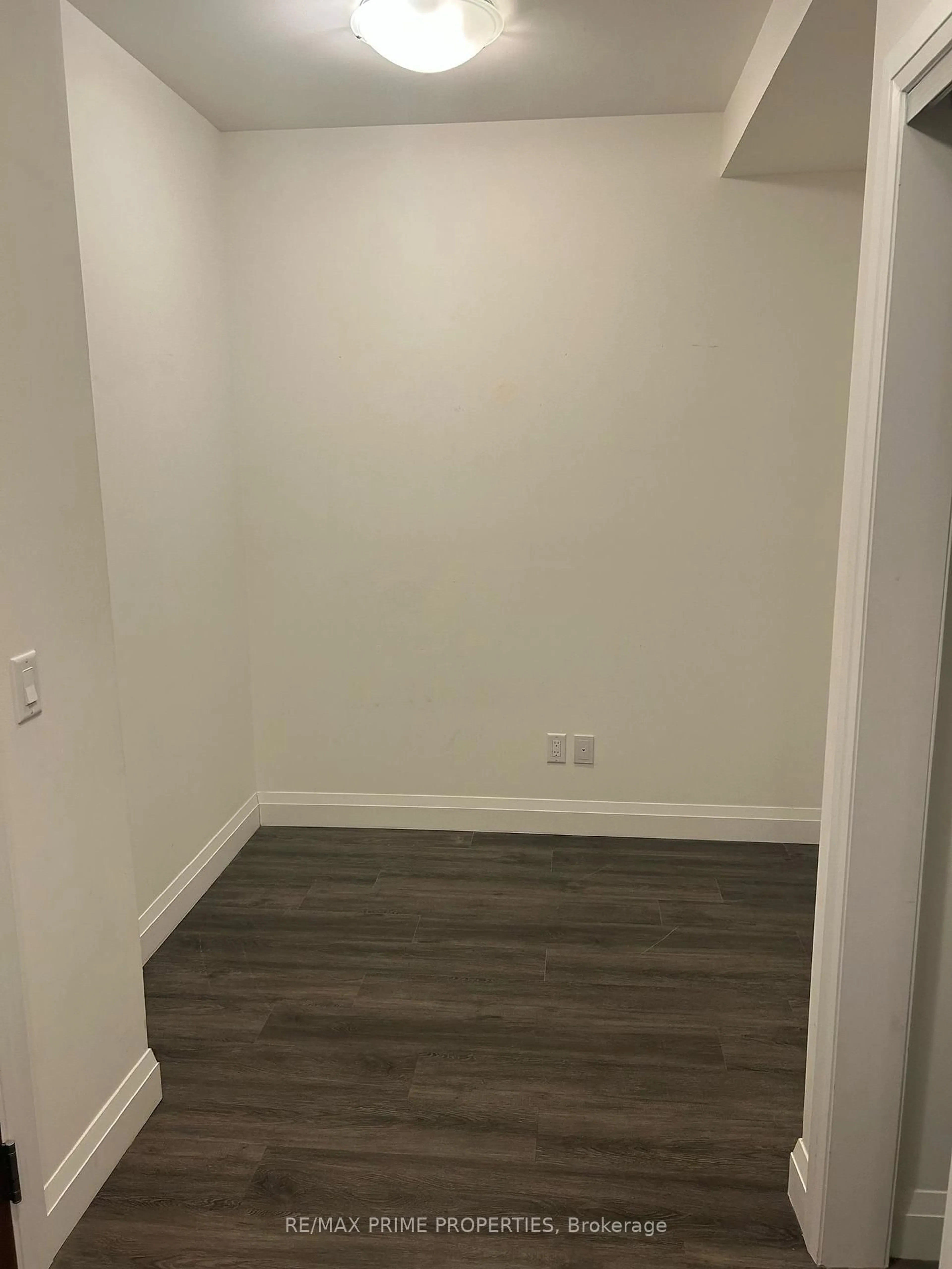 A pic of a room for 30 Hamilton St #406, Hamilton Ontario L0R 2H4