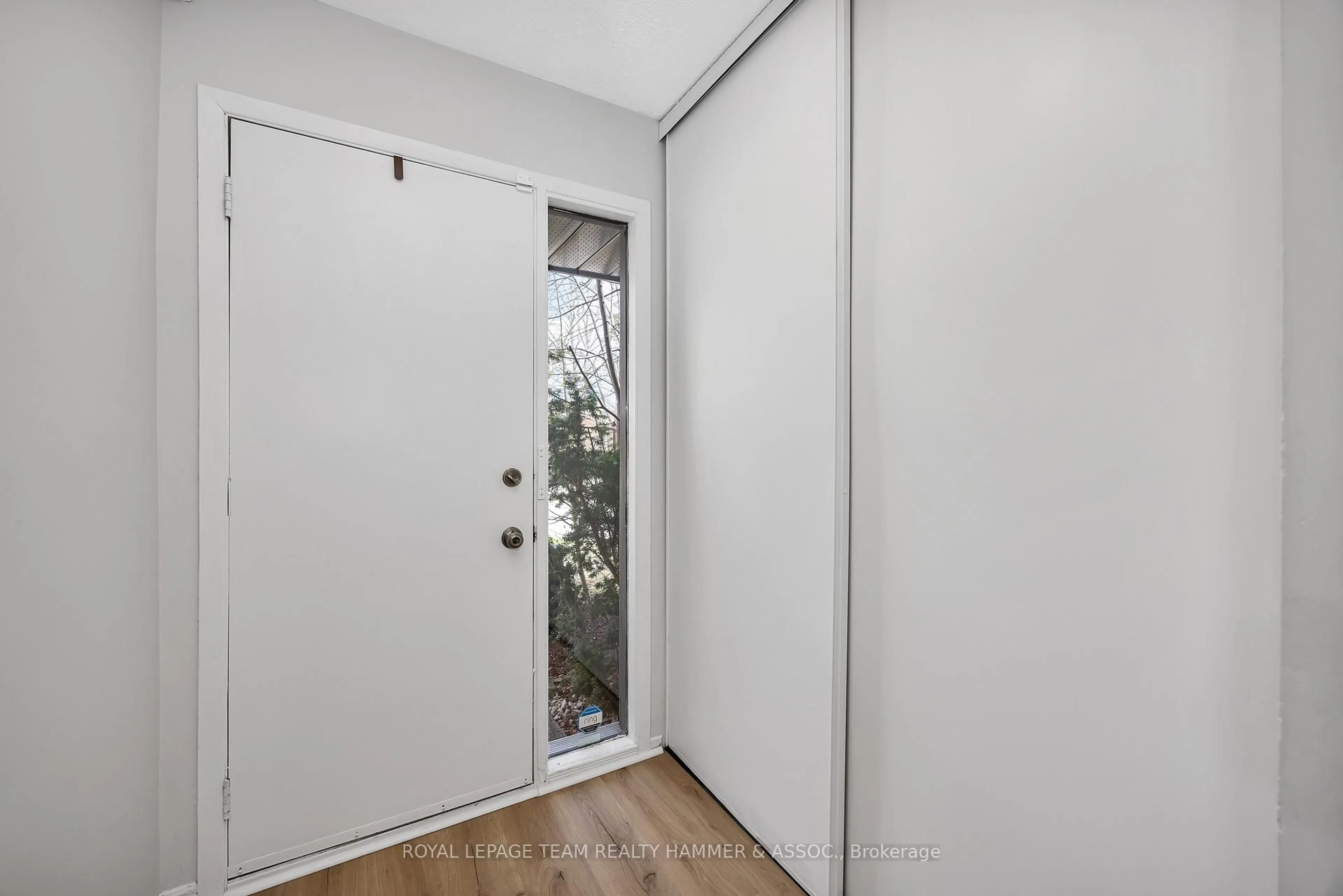 Indoor entryway for 82 Baneberry Cres, Ottawa Ontario K2L 2Y4