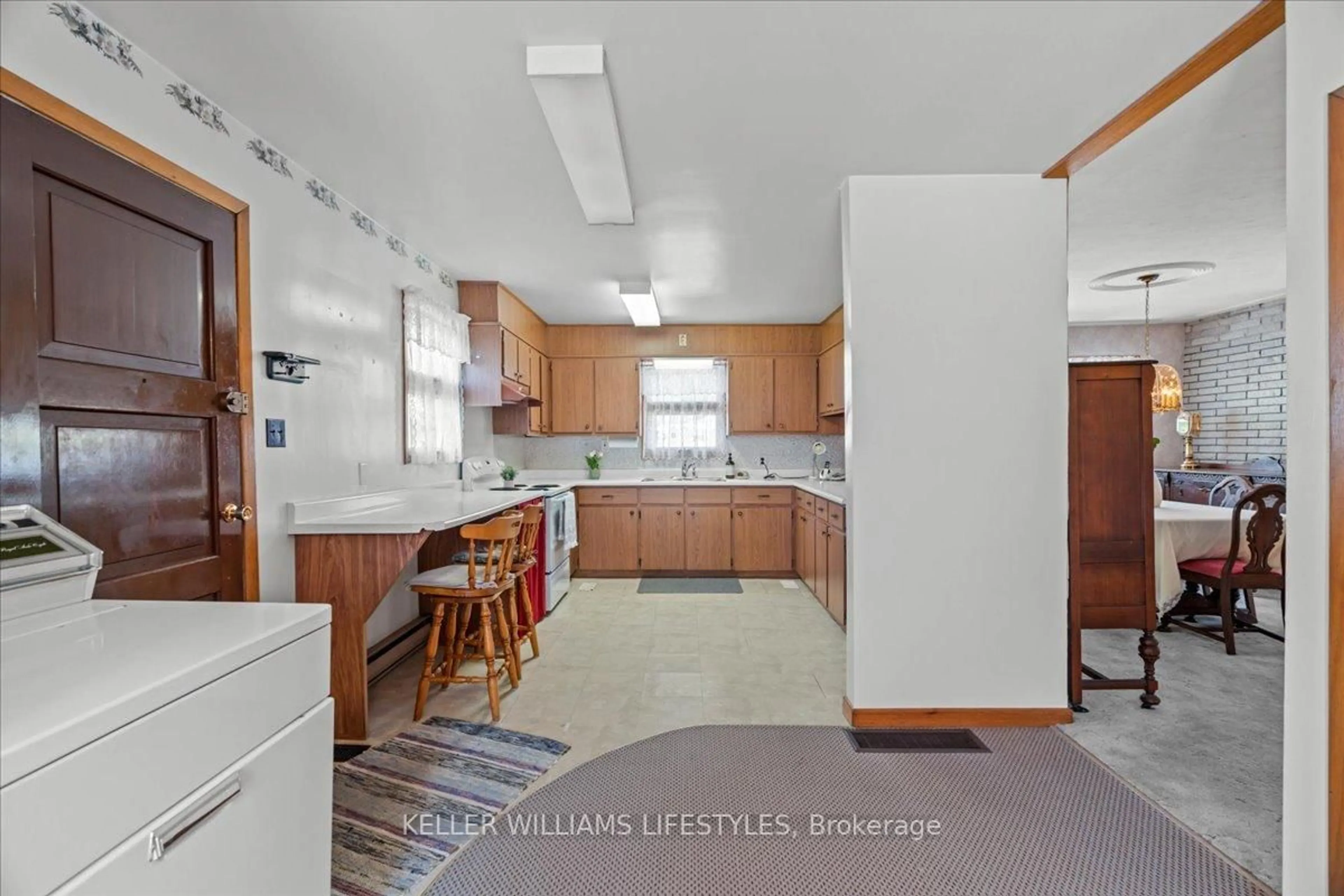 Standard kitchen, ceramic/tile floor for 1802 Longwoods Rd, Southwest Middlesex Ontario N0L 2N0