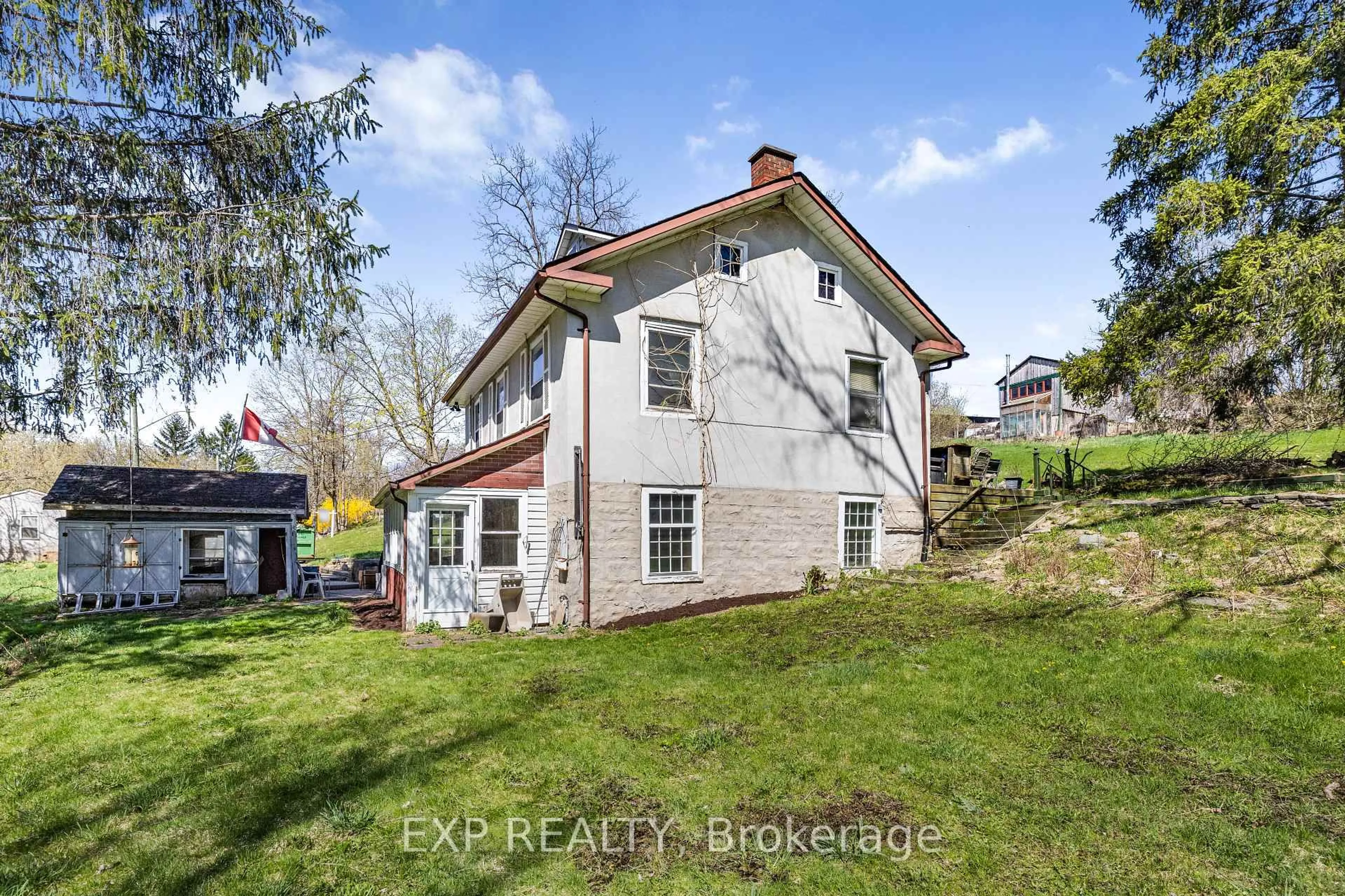 A pic from outside/outdoor area/front of a property/back of a property/a pic from drone, building for 36 Elgin St, Woolwich Ontario N3B 1Y3