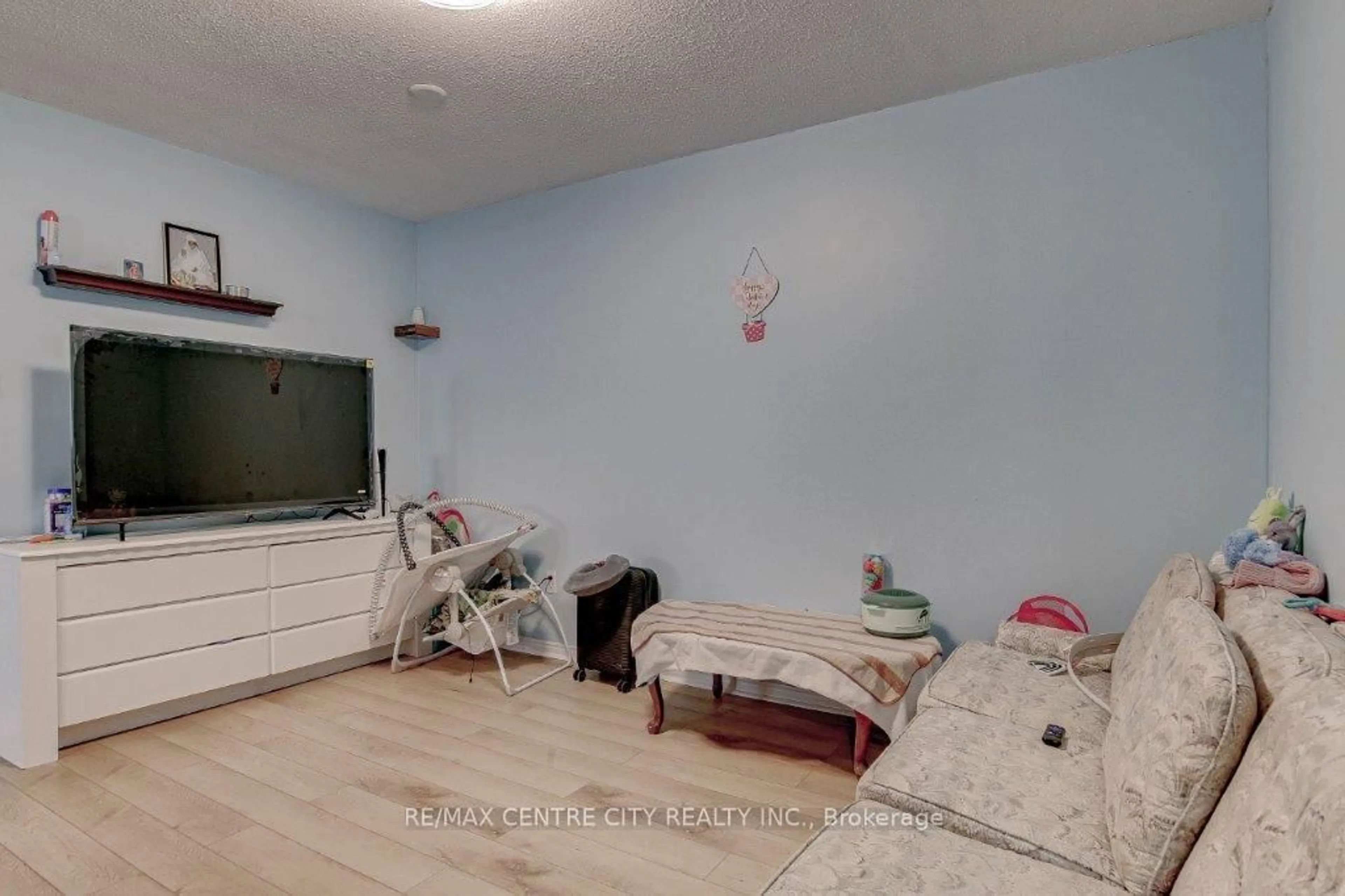 A pic of a room for 457 ADMIRAL Dr, London East Ontario N5V 1J3