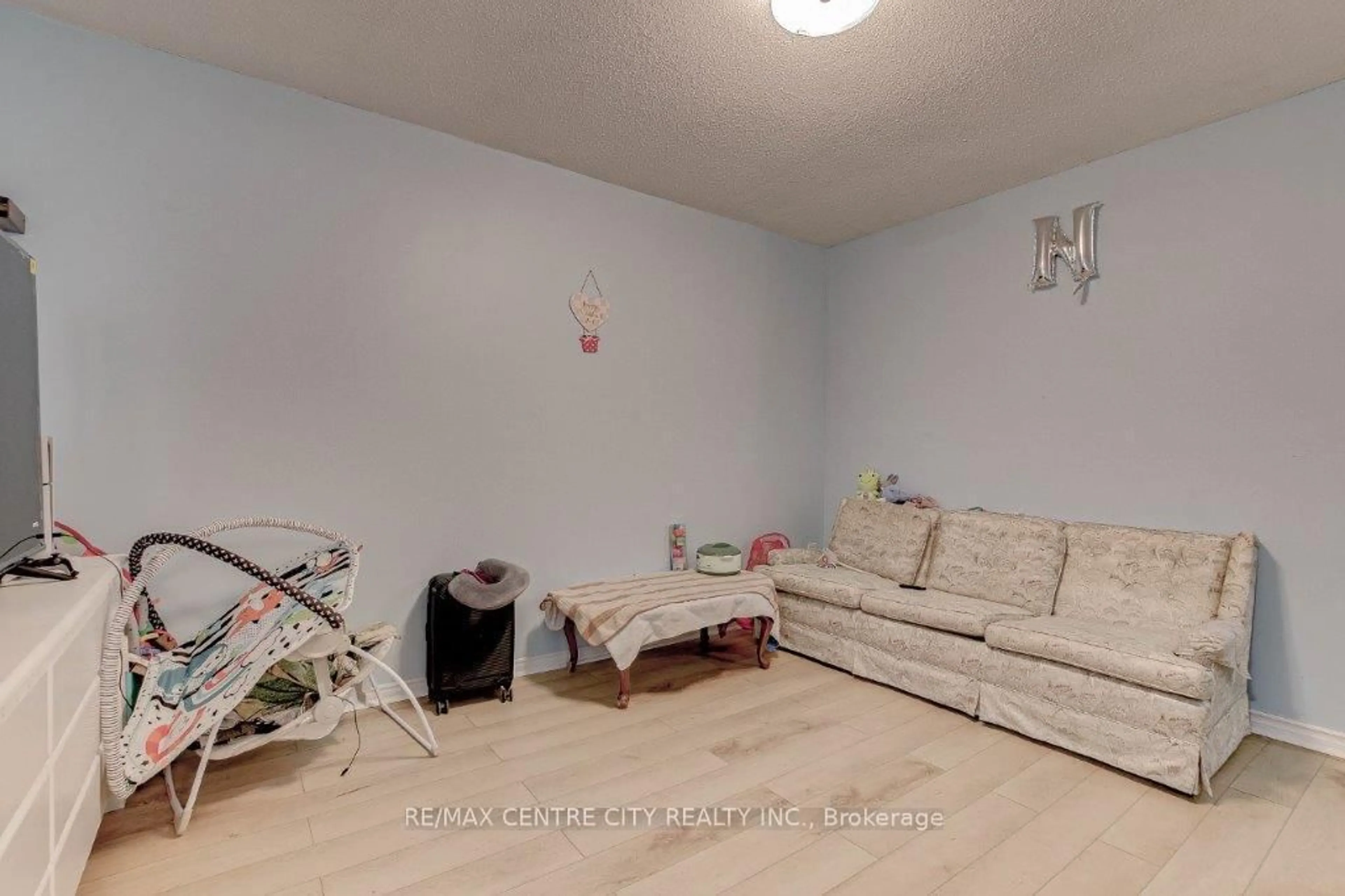 A pic of a room for 457 ADMIRAL Dr, London East Ontario N5V 1J3