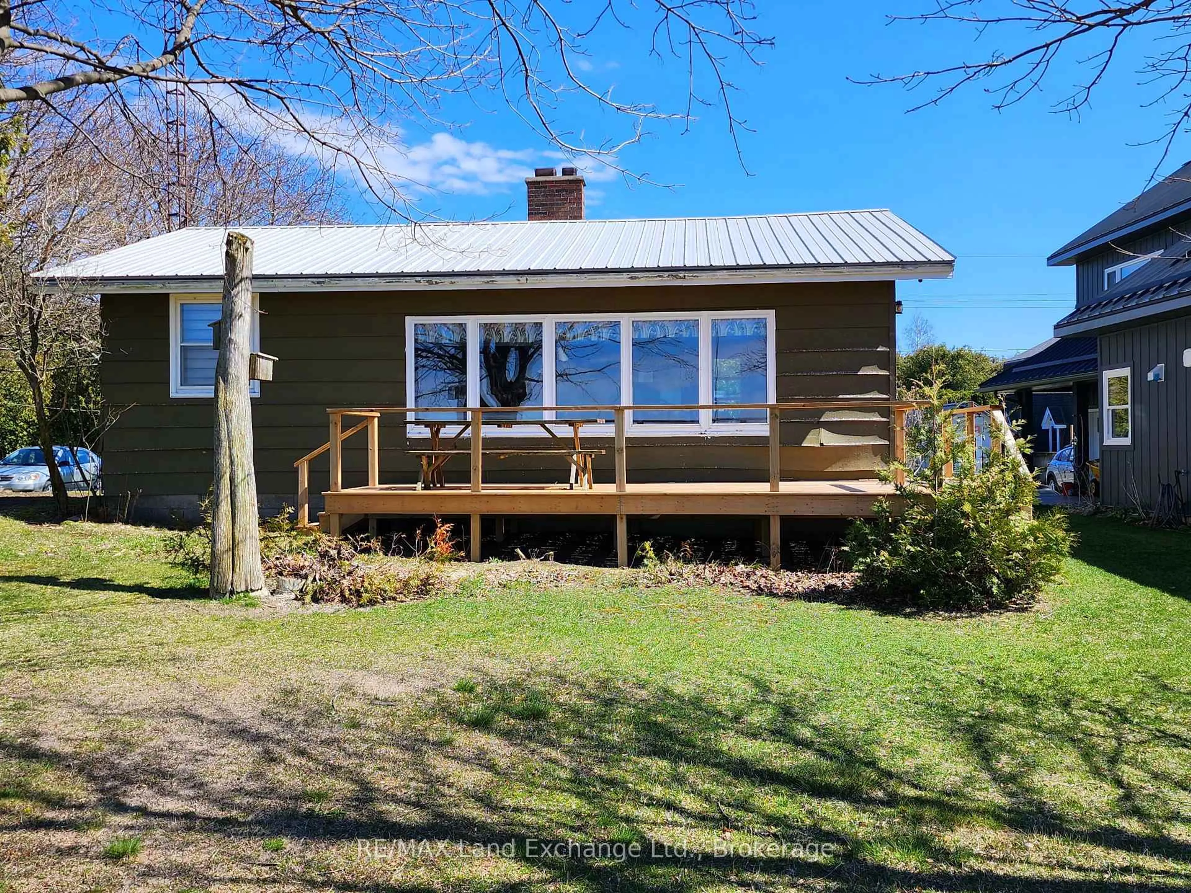 A pic from outside/outdoor area/front of a property/back of a property/a pic from drone, unknown for 805 Leonard Crt, Huron-Kinloss Ontario N2Z 2X3