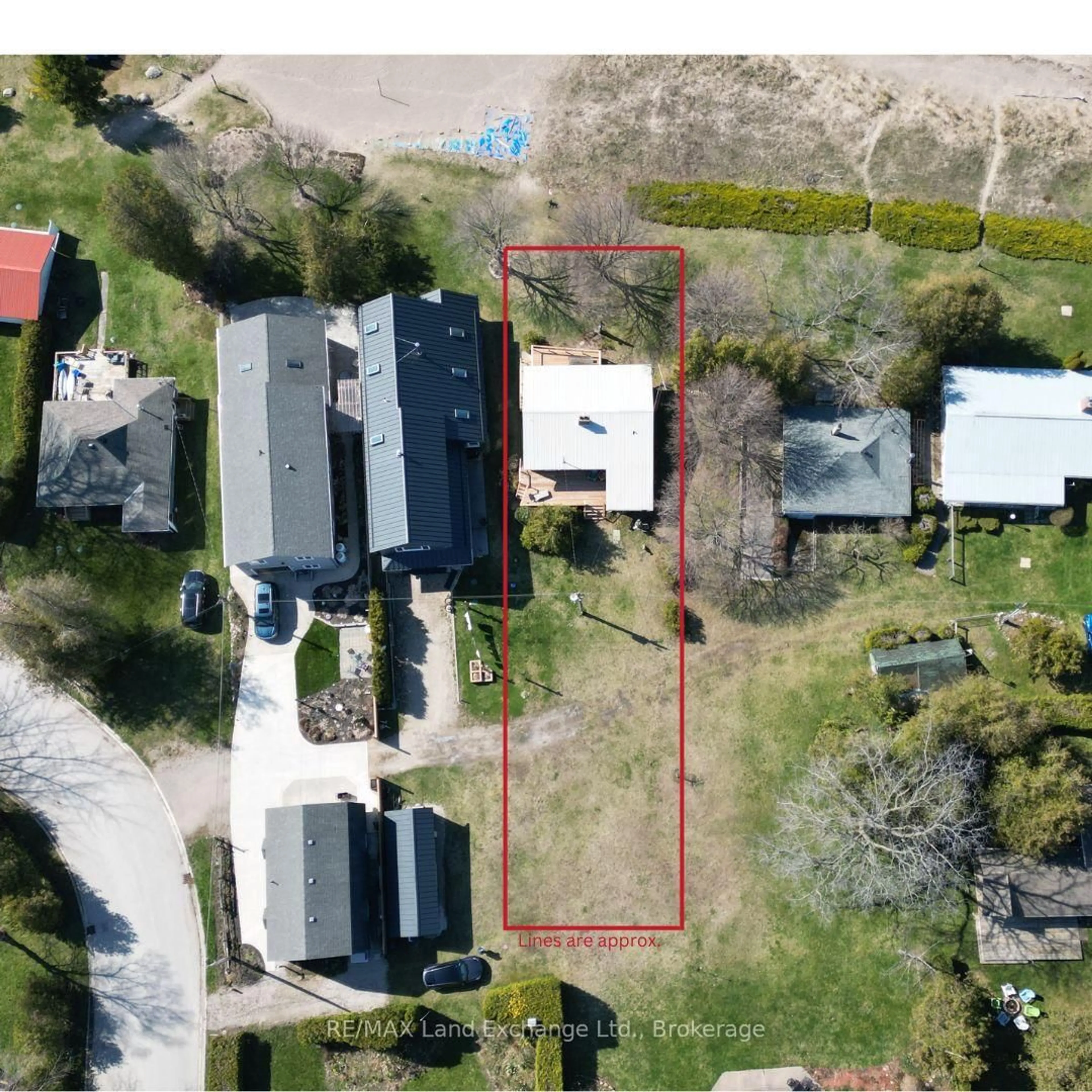 A pic from outside/outdoor area/front of a property/back of a property/a pic from drone, street for 805 Leonard Crt, Huron-Kinloss Ontario N2Z 2X3