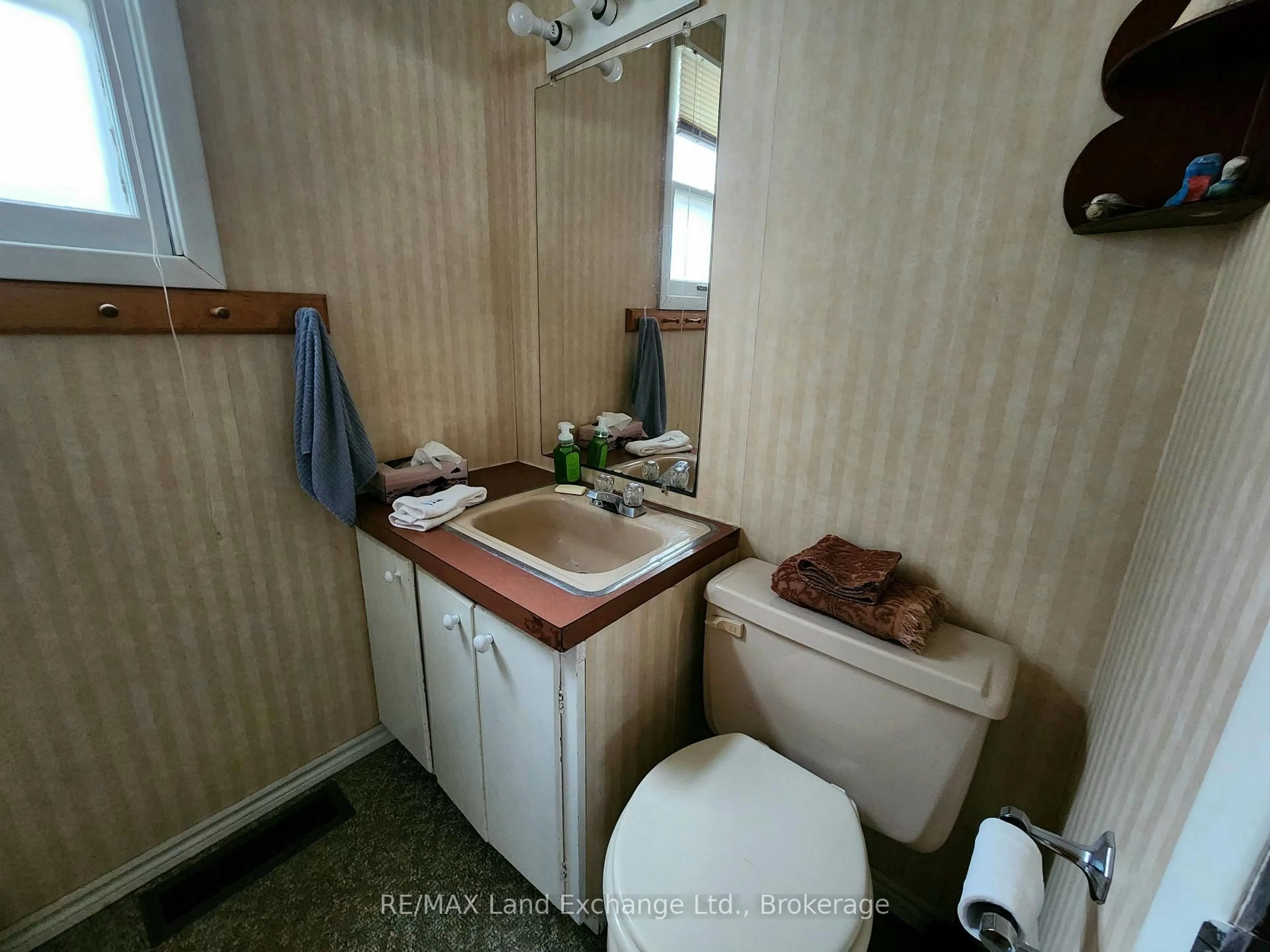 Standard bathroom, floor is not visible for 805 Leonard Crt, Huron-Kinloss Ontario N2Z 2X3