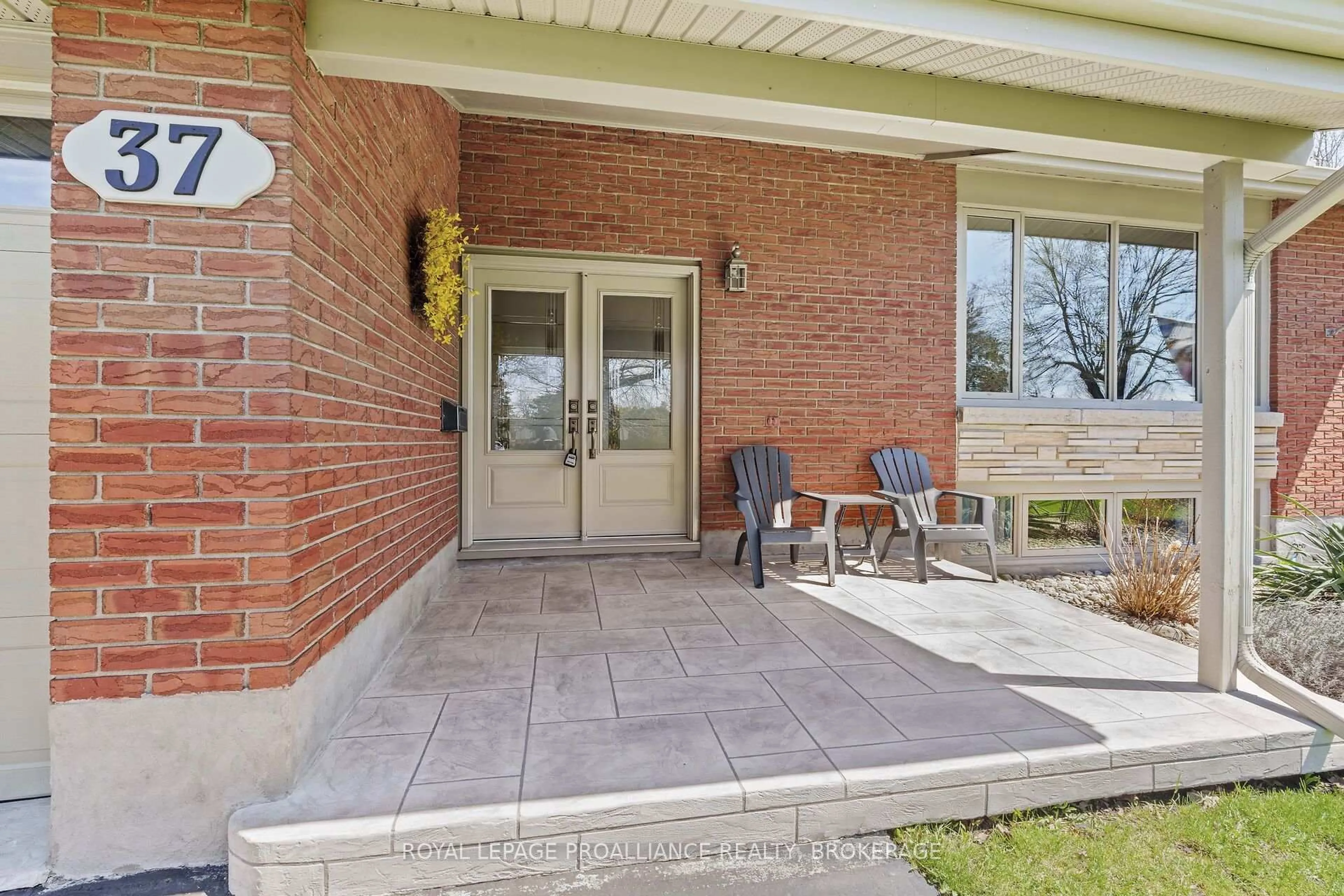 Unknown for 37 Robert Wallace Dr, Kingston Ontario K7M 1X7