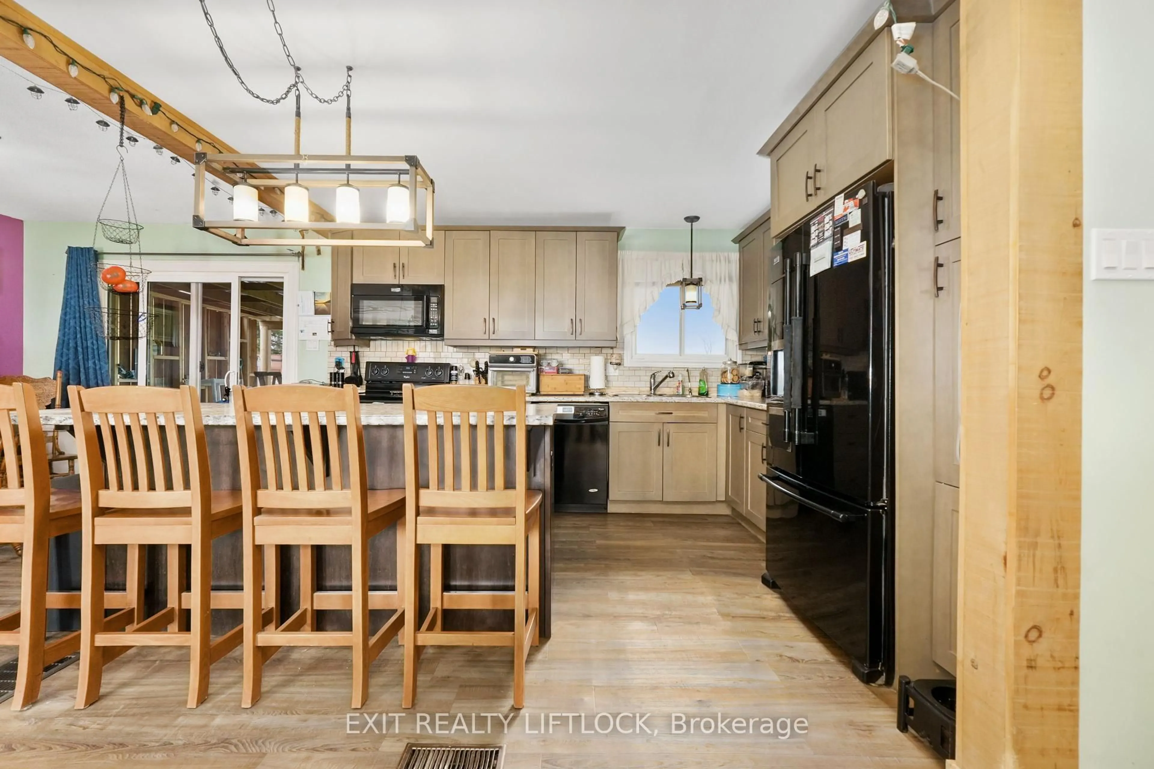 Open concept kitchen, ceramic/tile floor for 1688 Tara Rd, Selwyn Ontario K9J 6X2