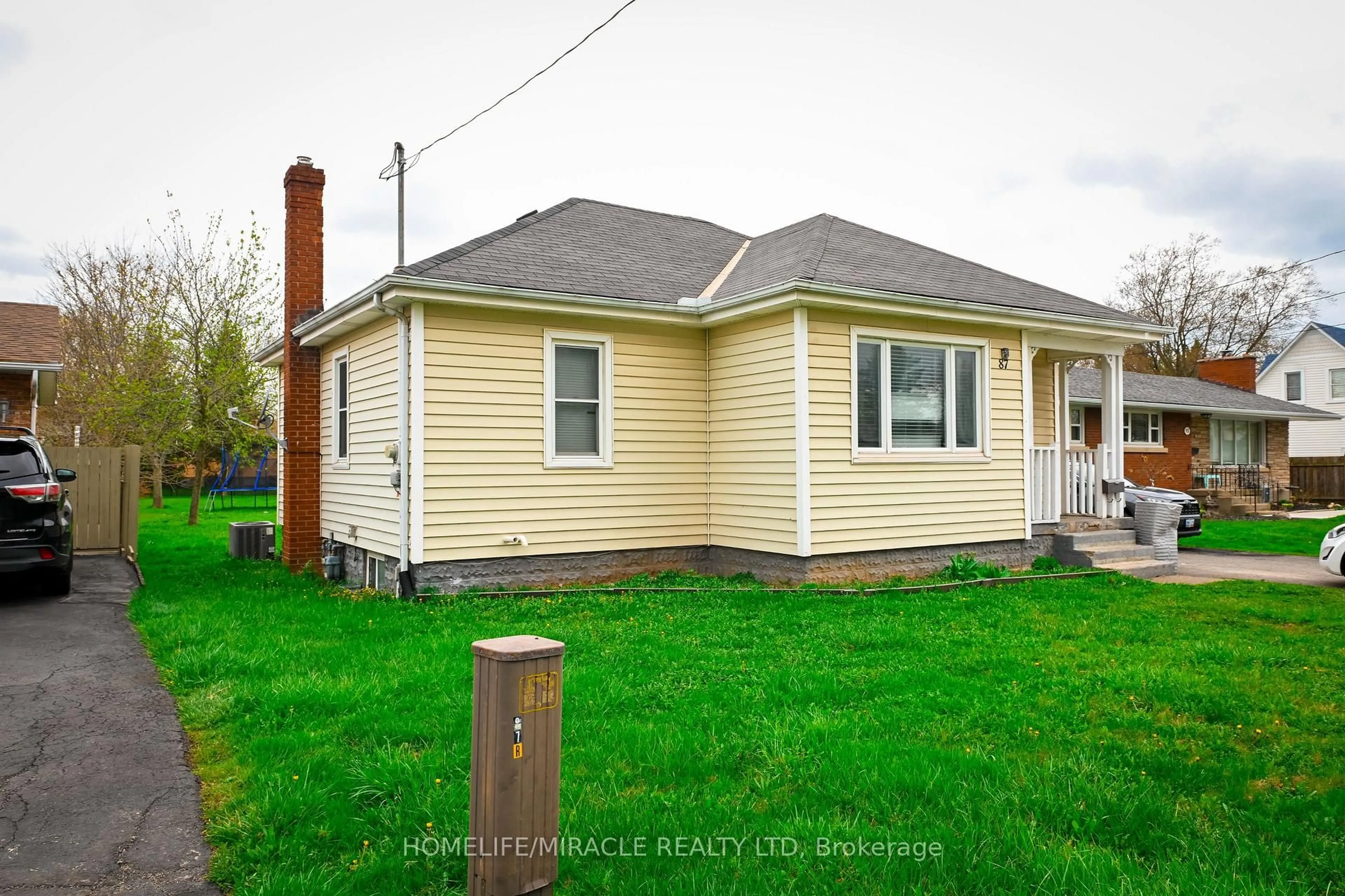 Home with vinyl exterior material, street for 87 Rice Rd, Welland Ontario L3C 2V6