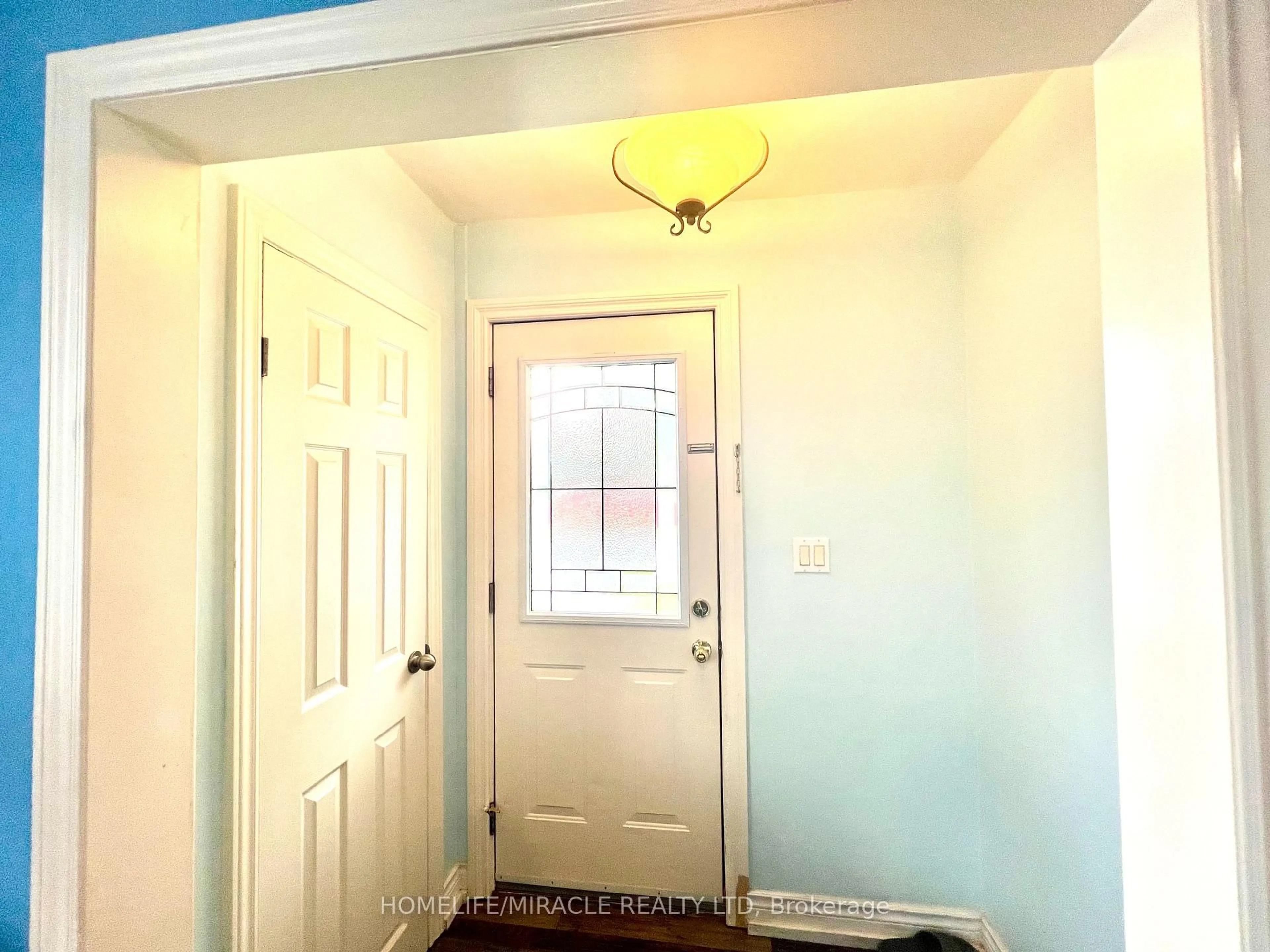 Indoor entryway for 87 Rice Rd, Welland Ontario L3C 2V6