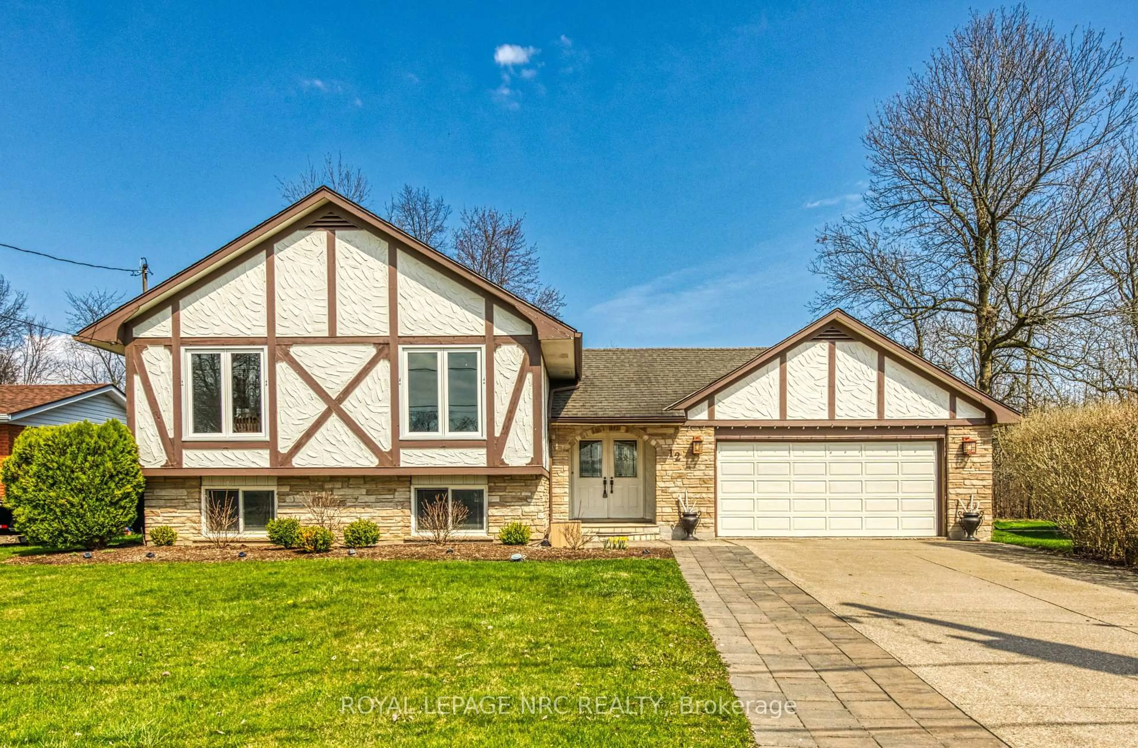 Home with vinyl exterior material, street for 12 Englewood Crt, Fort Erie Ontario L2A 5X5