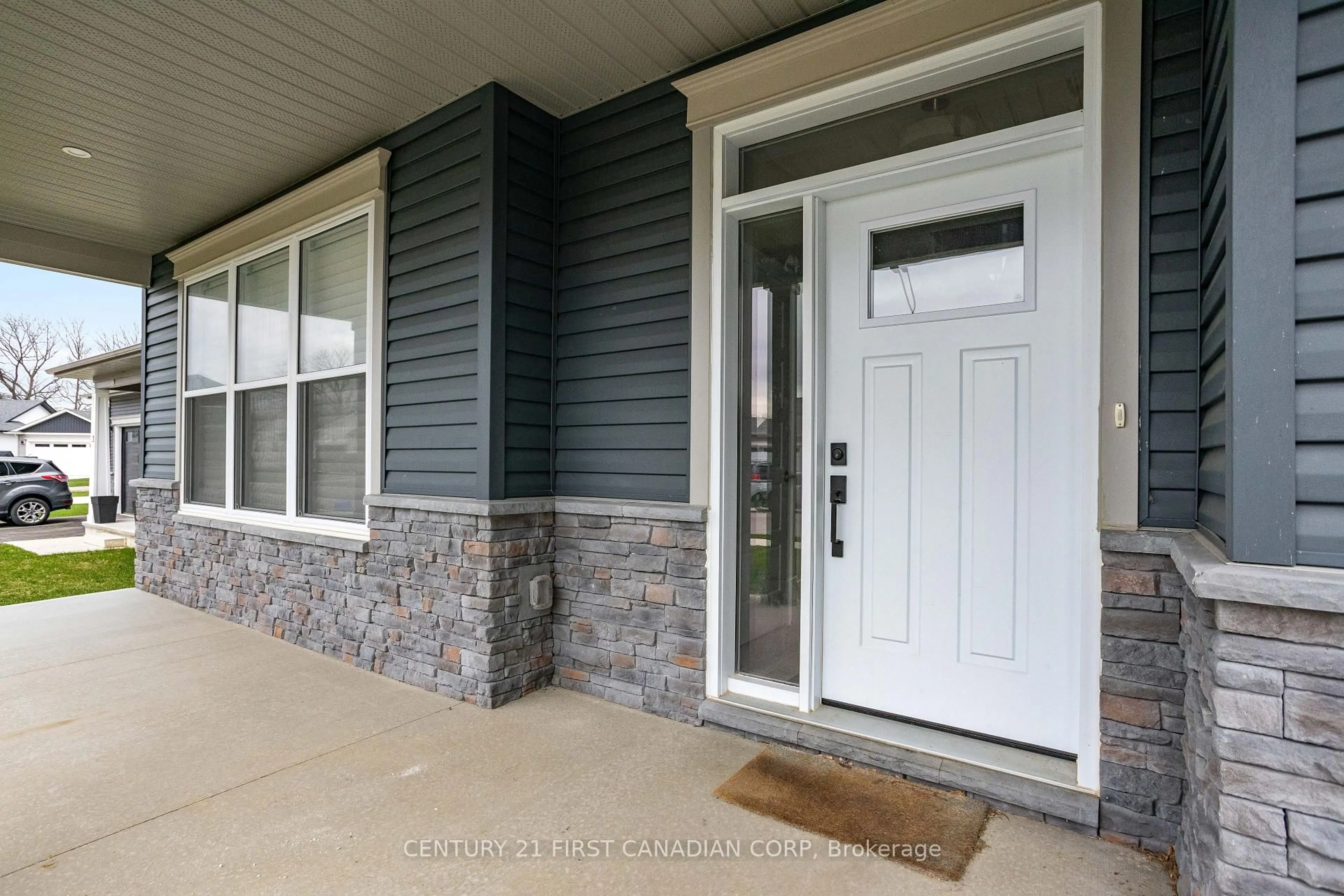 Home with vinyl exterior material, street for 1 Helen Crt, Central Elgin Ontario N0L 1B0