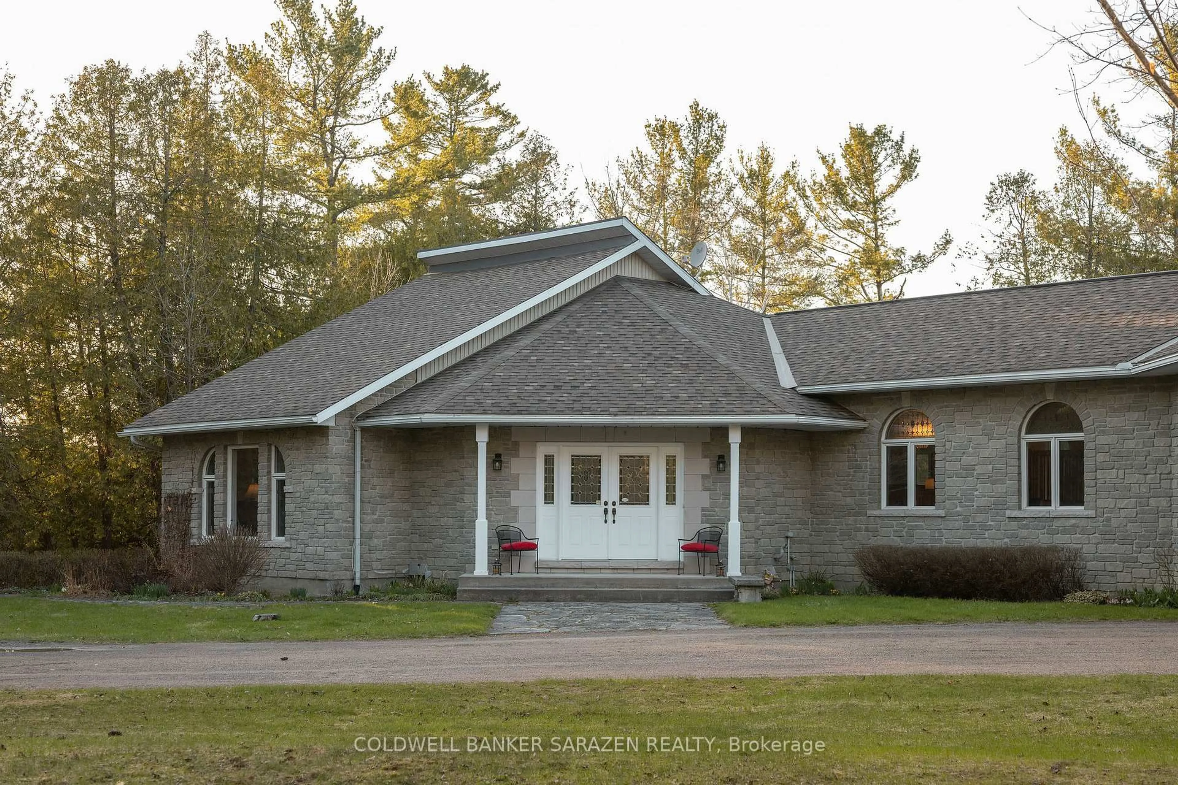 Home with vinyl exterior material, unknown for 220 River Rd, Arnprior Ontario K7S 1R4