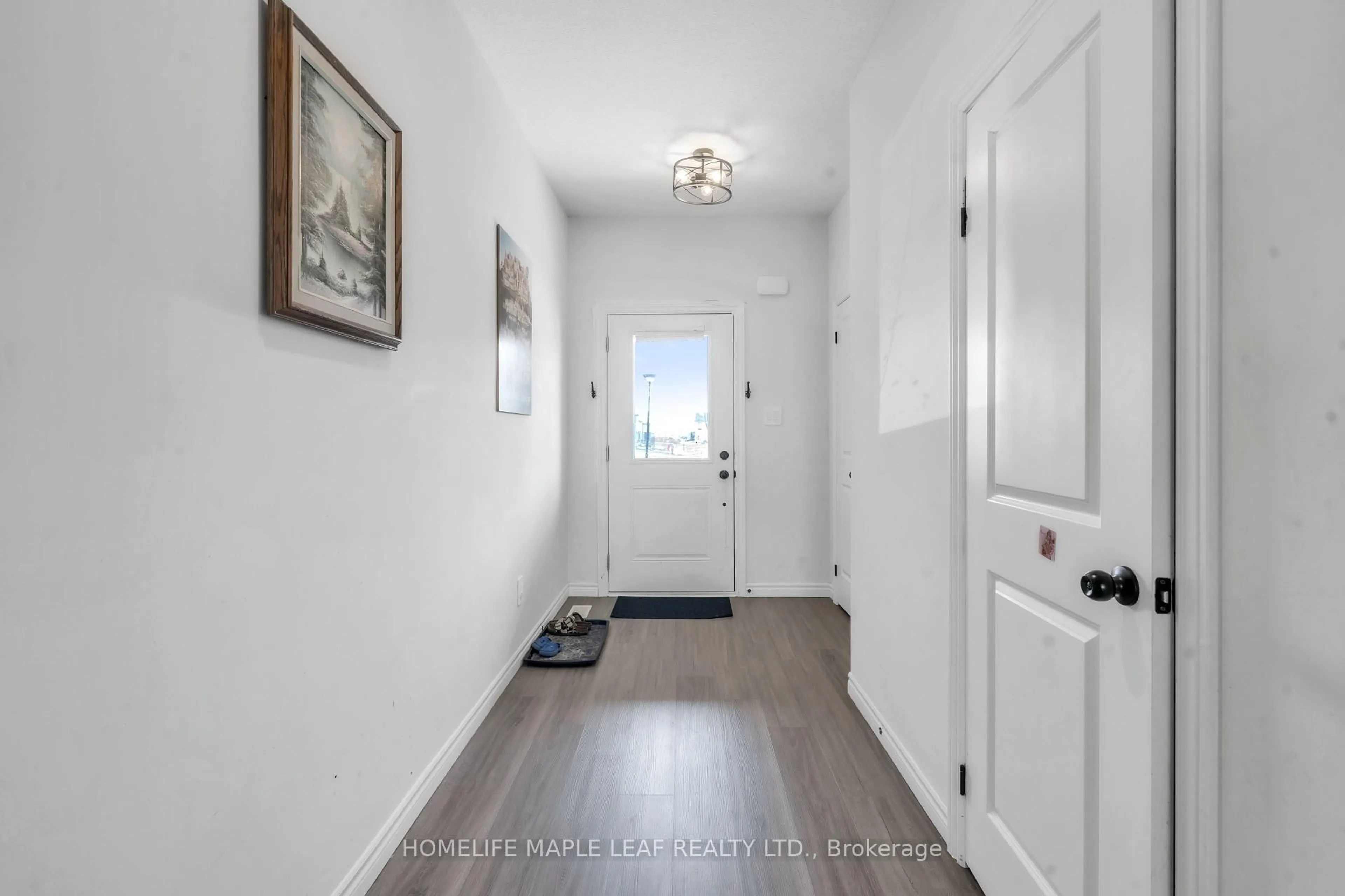Indoor entryway for 223 Byers St, London Ontario N6J 0J2