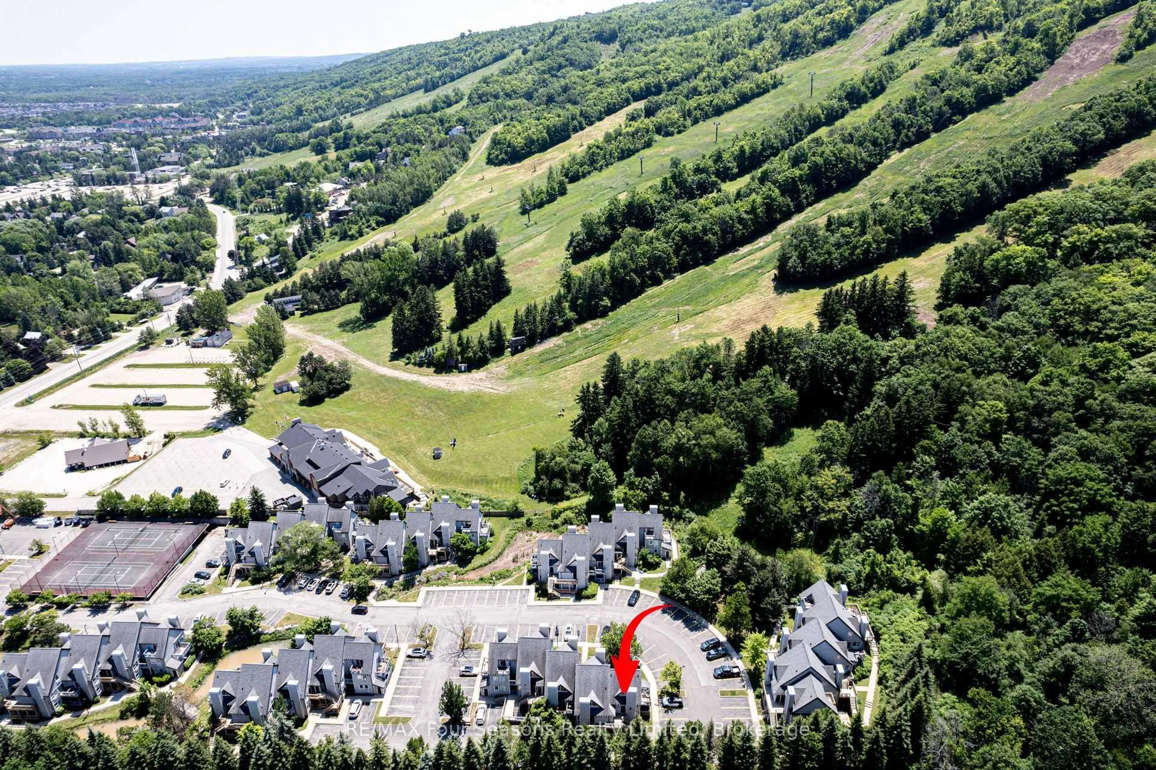 A pic from outside/outdoor area/front of a property/back of a property/a pic from drone, mountain view for 796468 GREY ROAD 19 N/A #705, Blue Mountains Ontario L9Y 0N6