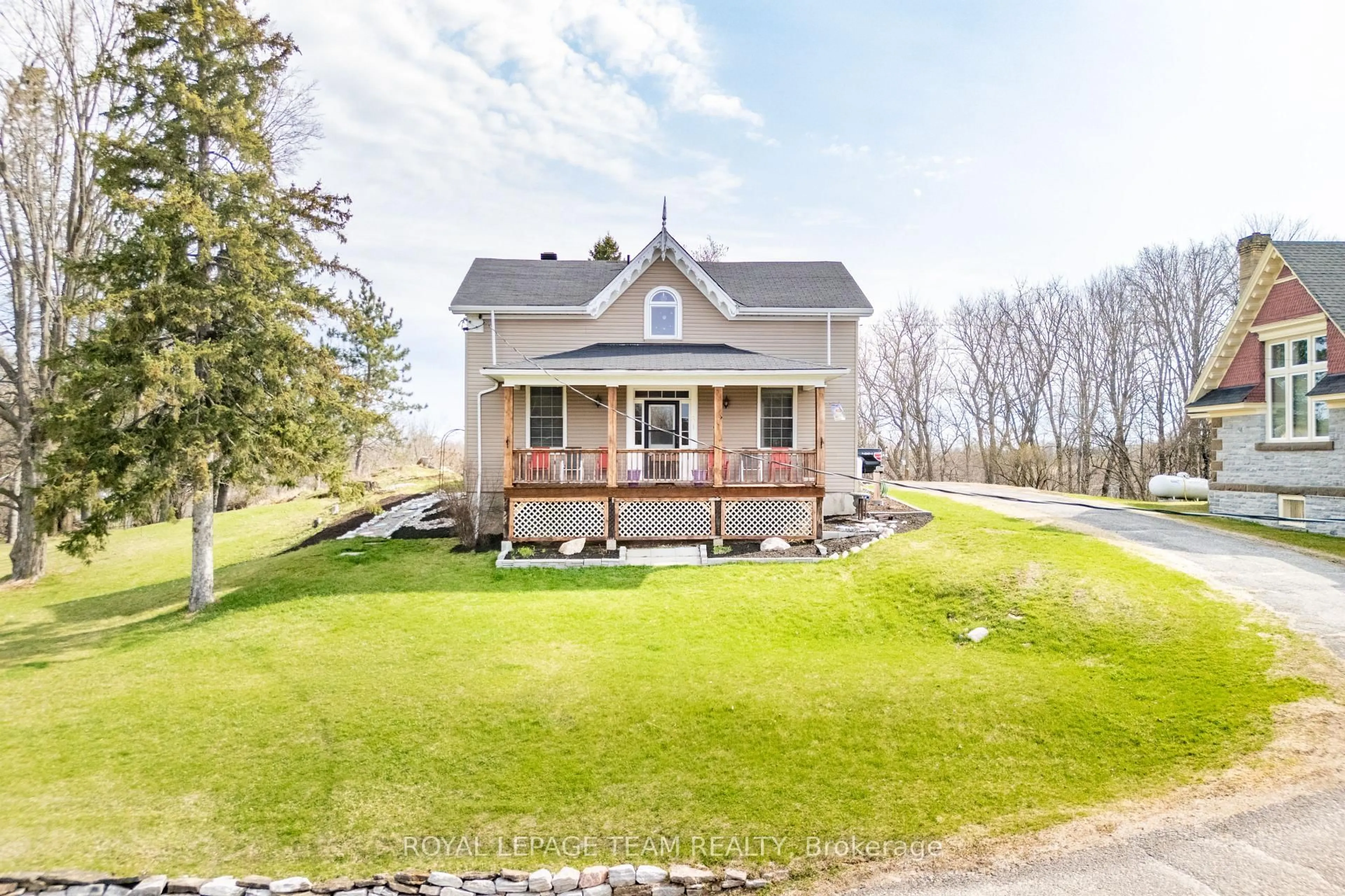 A pic from outside/outdoor area/front of a property/back of a property/a pic from drone, unknown for 81 York St, Lanark Ontario K0G 1K0