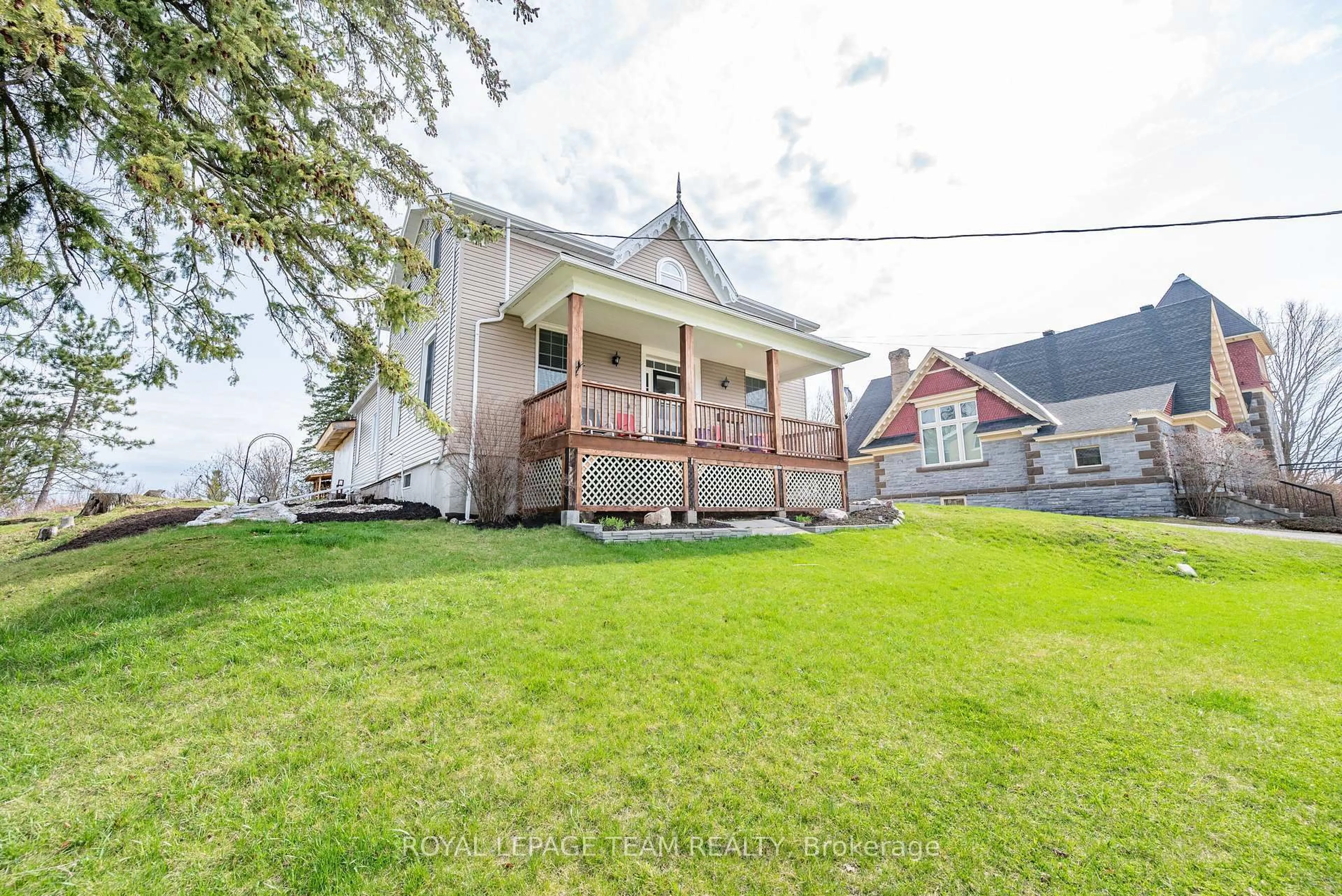 A pic from outside/outdoor area/front of a property/back of a property/a pic from drone, street for 81 York St, Lanark Ontario K0G 1K0