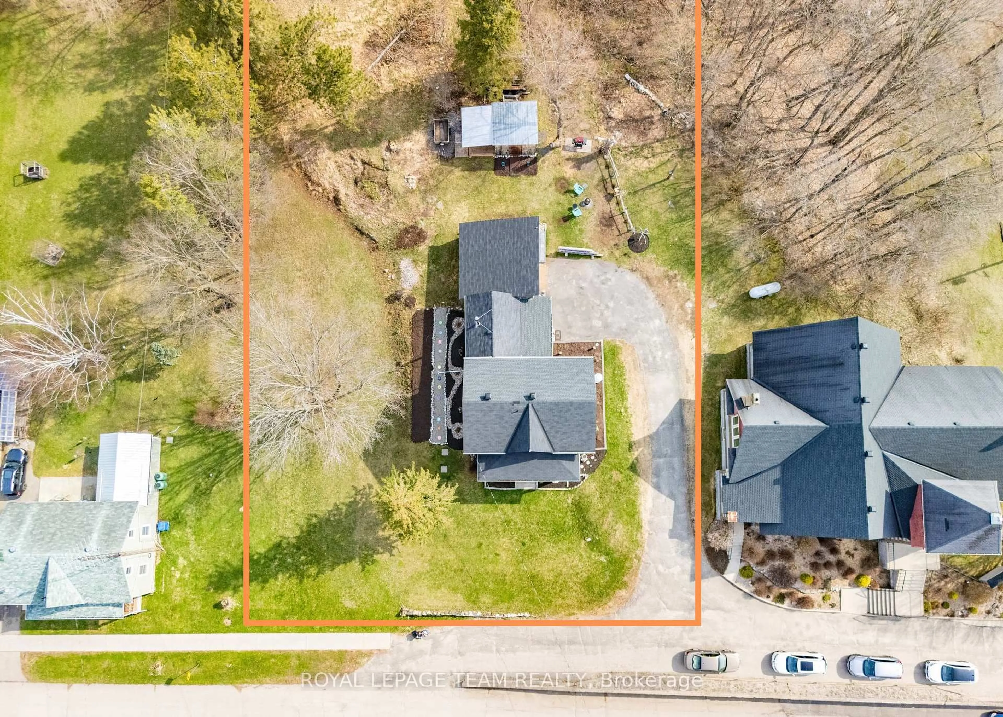 A pic from outside/outdoor area/front of a property/back of a property/a pic from drone, street for 81 York St, Lanark Ontario K0G 1K0