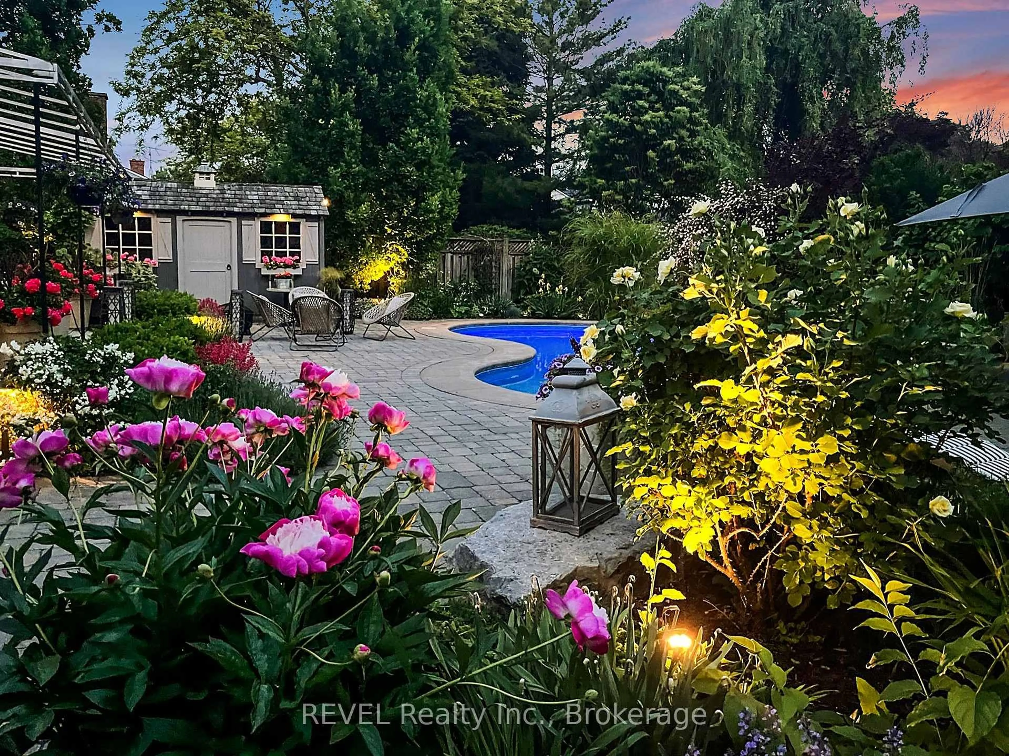 Patio, street for 41 Colonel Butler Cres, Niagara-on-the-Lake Ontario L0S 1J0