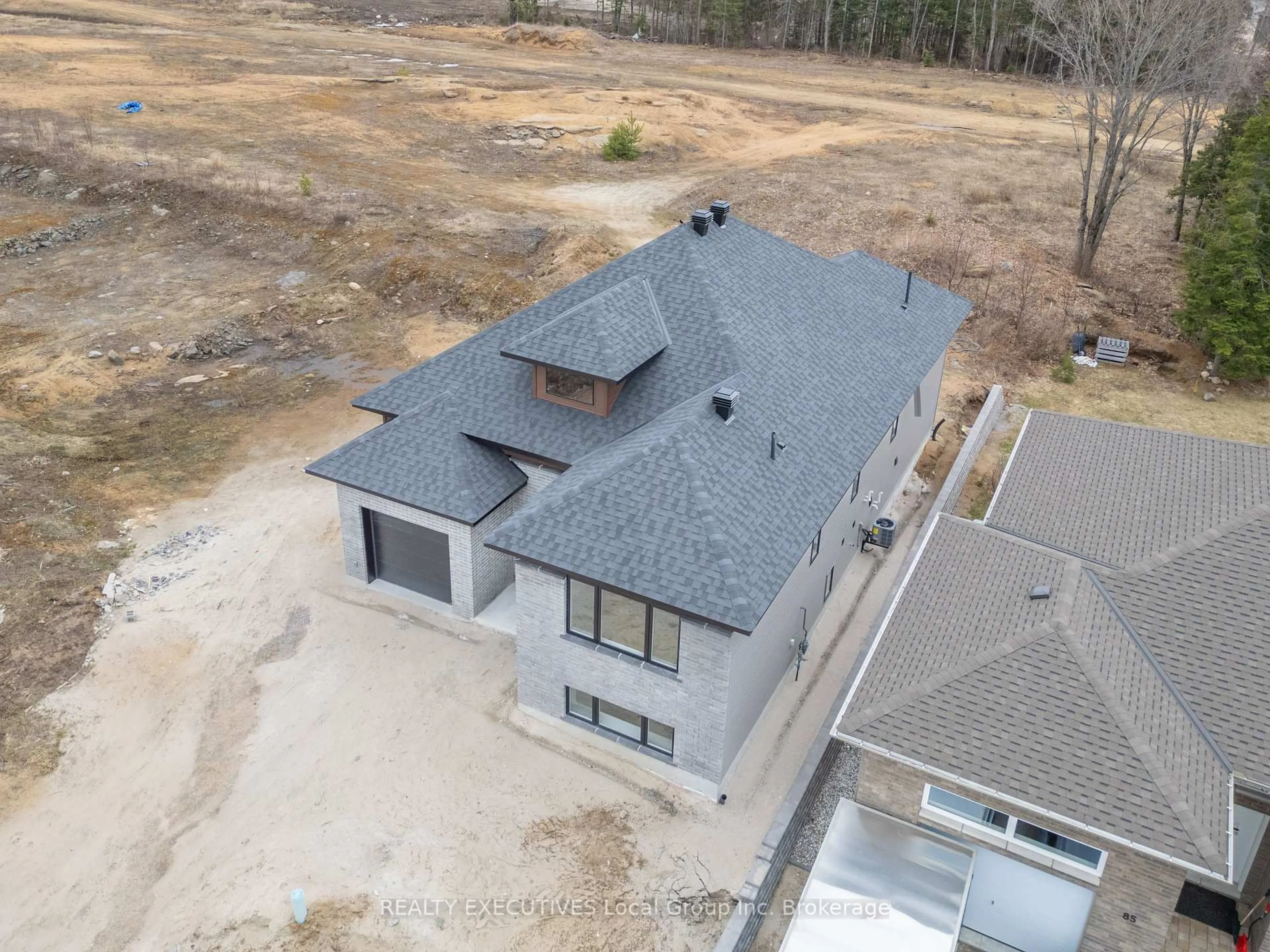 A pic from outside/outdoor area/front of a property/back of a property/a pic from drone, building for 93 TOWER Dr, North Bay Ontario P1C 0A4