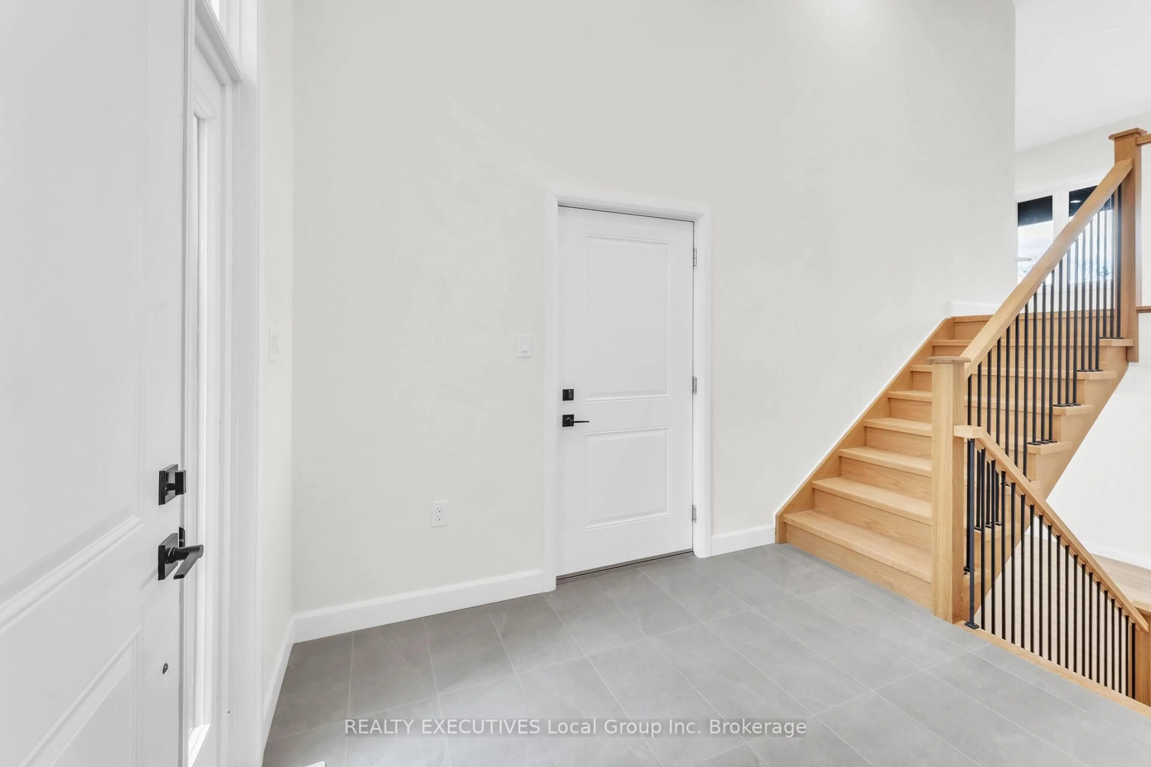 Indoor entryway for 93 TOWER Dr, North Bay Ontario P1C 0A4
