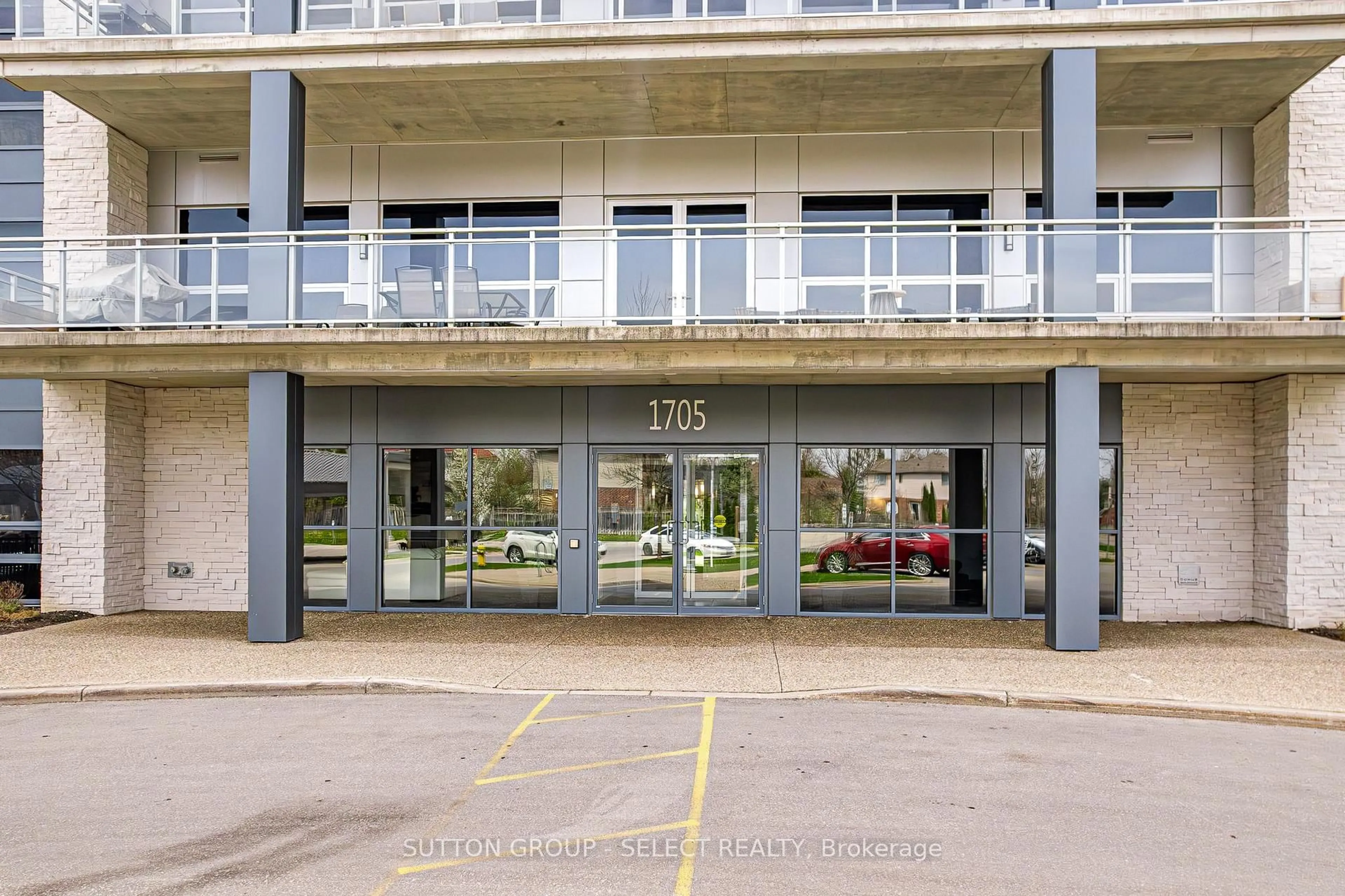 Indoor foyer for 1705 Fiddlehead Pl #307, London North Ontario N6G 0S1