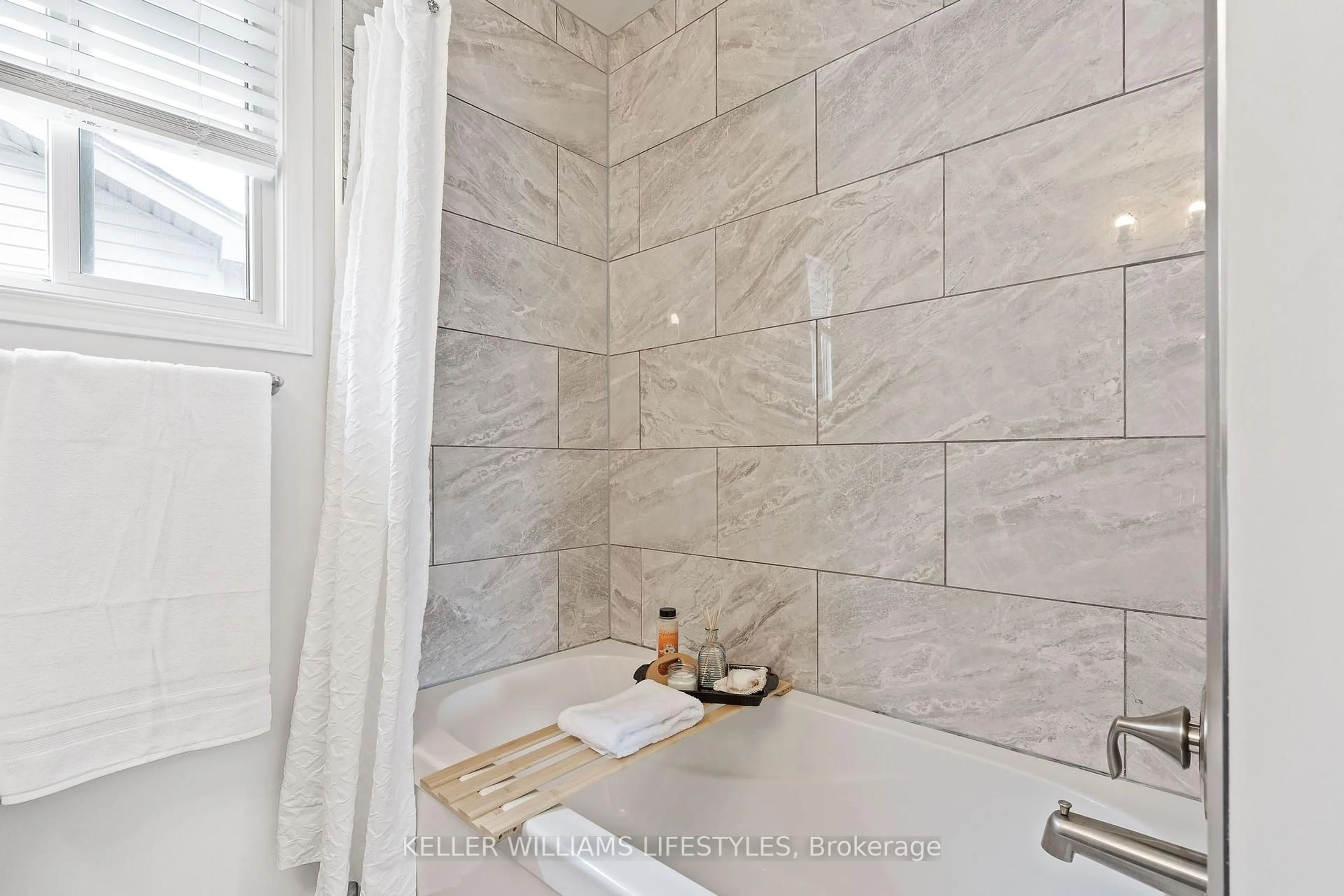 Standard bathroom, ceramic/tile floor for 9886 FLORENCE St, Southwold Ontario N5P 4L3