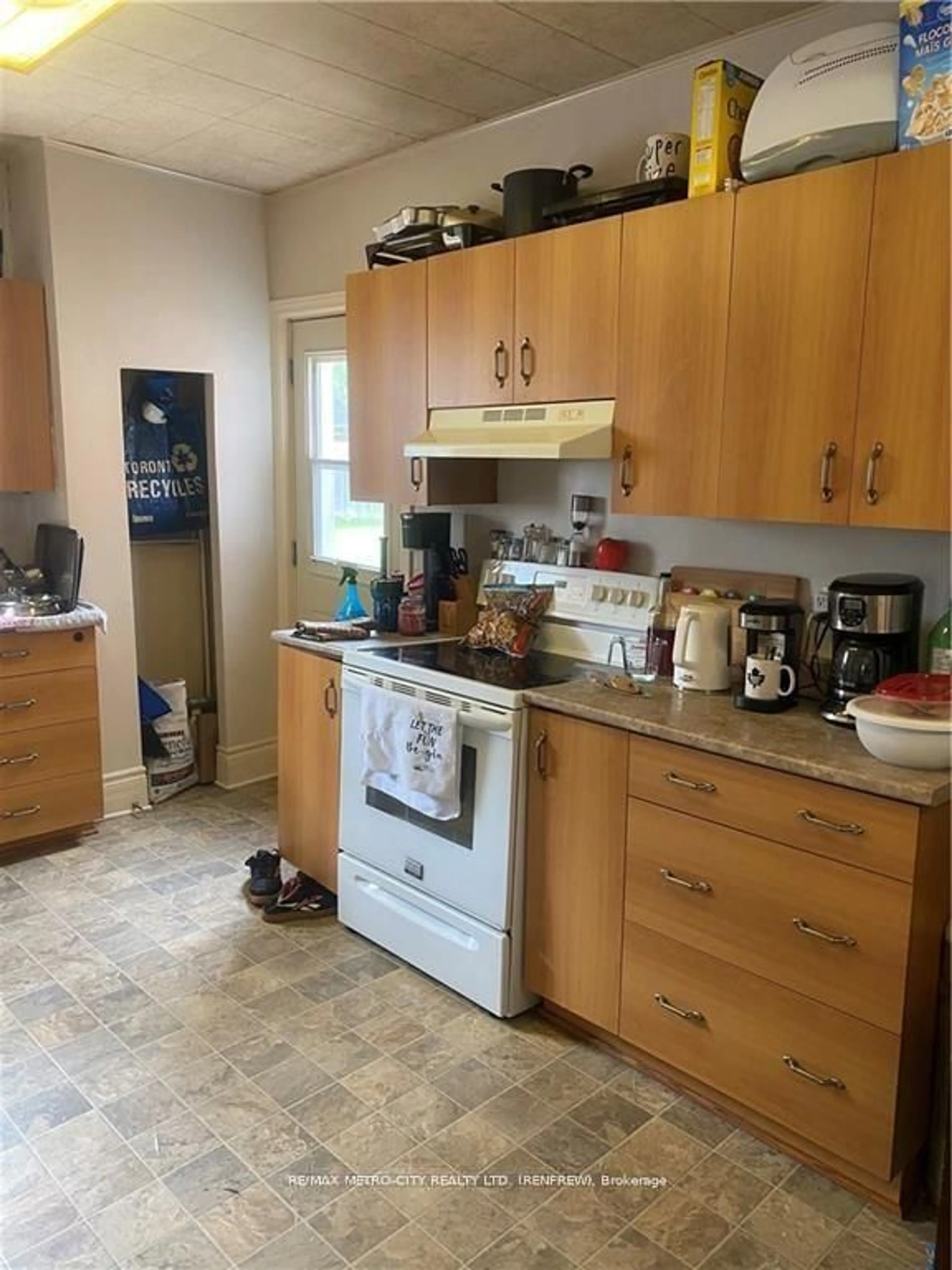Standard kitchen, unknown for 142 BANK St, Renfrew Ontario K7V 2E8