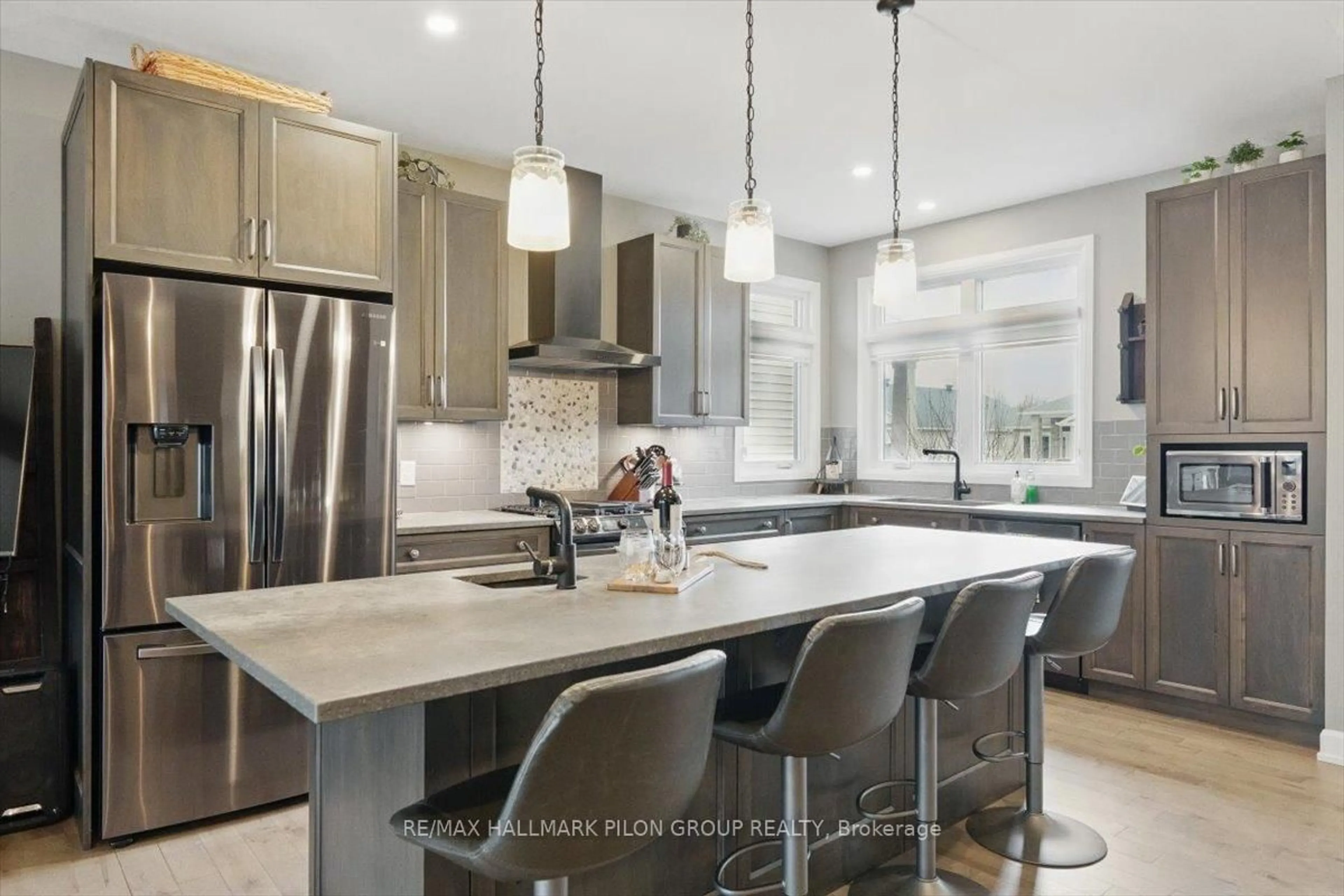 Contemporary kitchen, ceramic/tile floor for 482 Central Park Blvd, Russell Ontario K4R 0C7