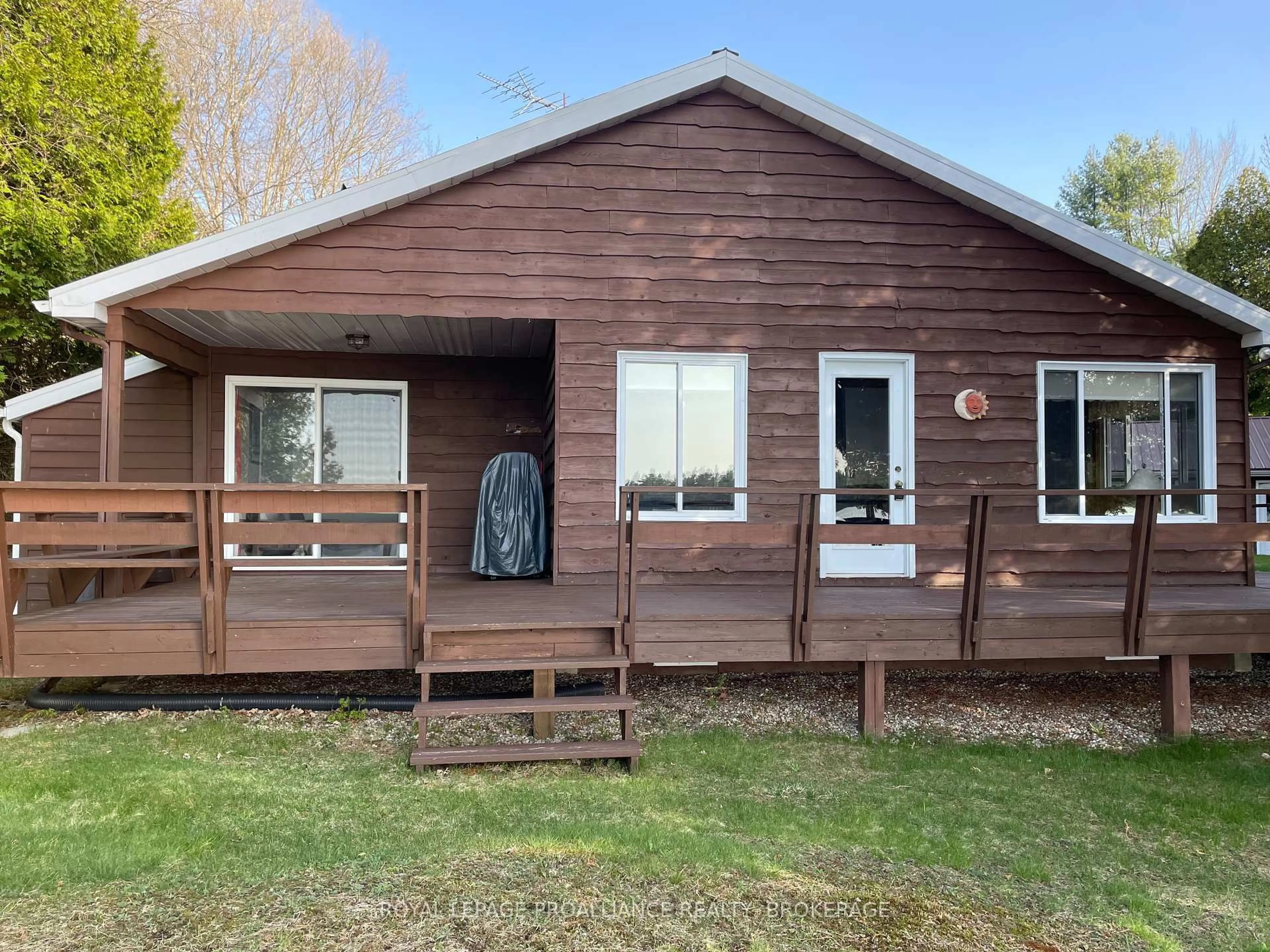 Home with vinyl exterior material, unknown for 1316 LB13 Rd, Rideau Lakes Ontario K0E 1N0