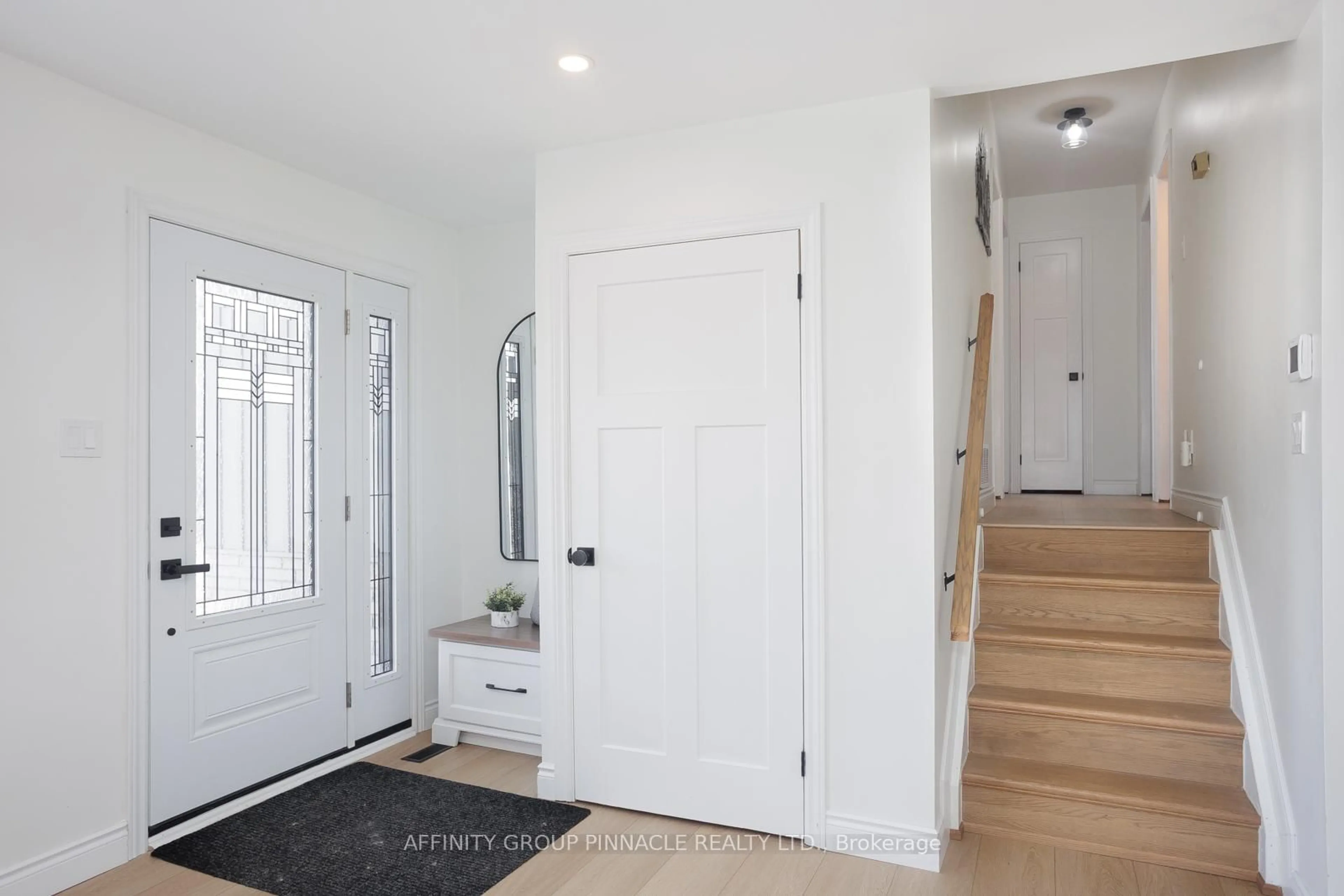 Indoor entryway for 19 Mohawk Dr, Kawartha Lakes Ontario K9V 0J6