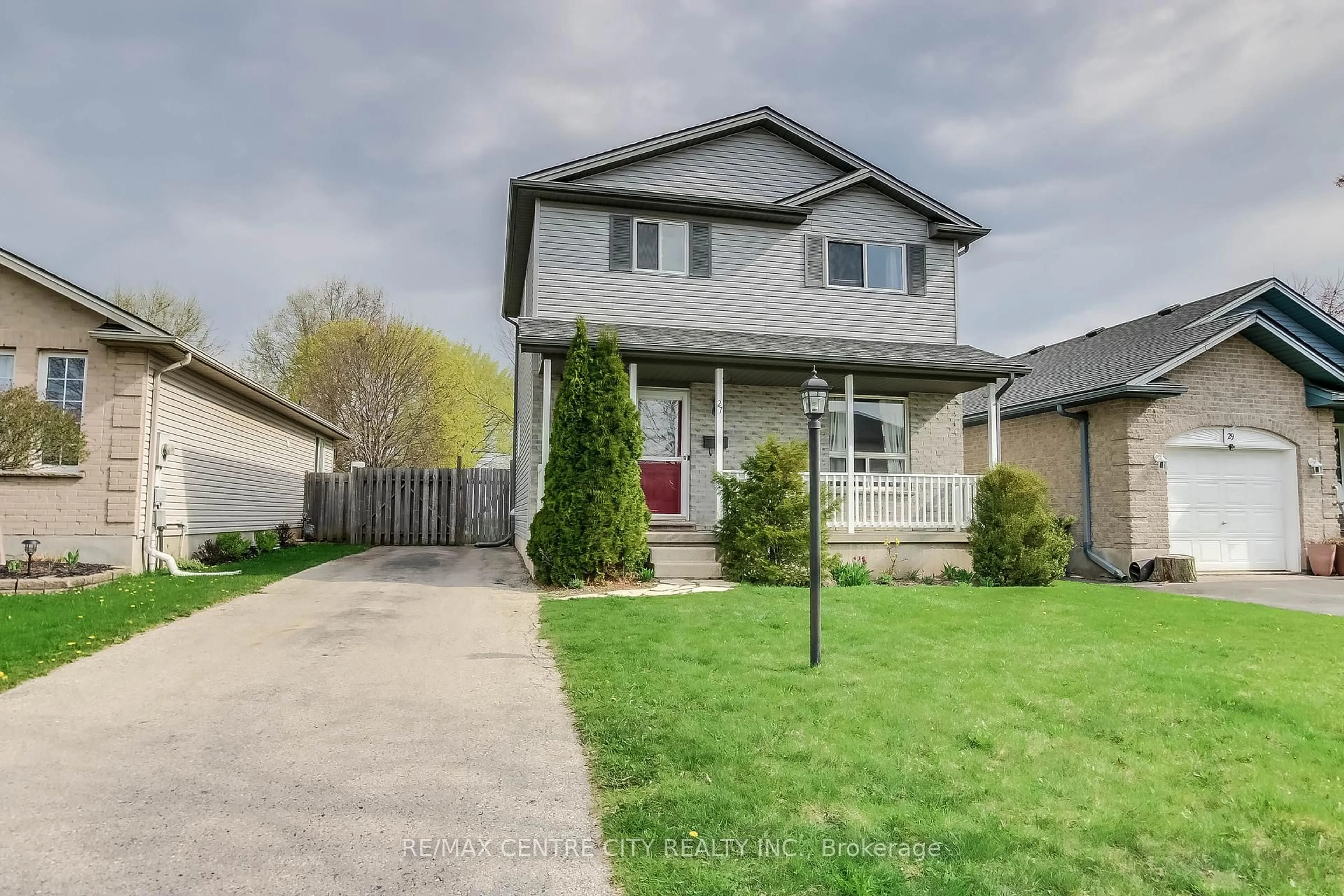 Home with vinyl exterior material, street for 27 COOK Cres, St. Thomas Ontario N5R 6J3