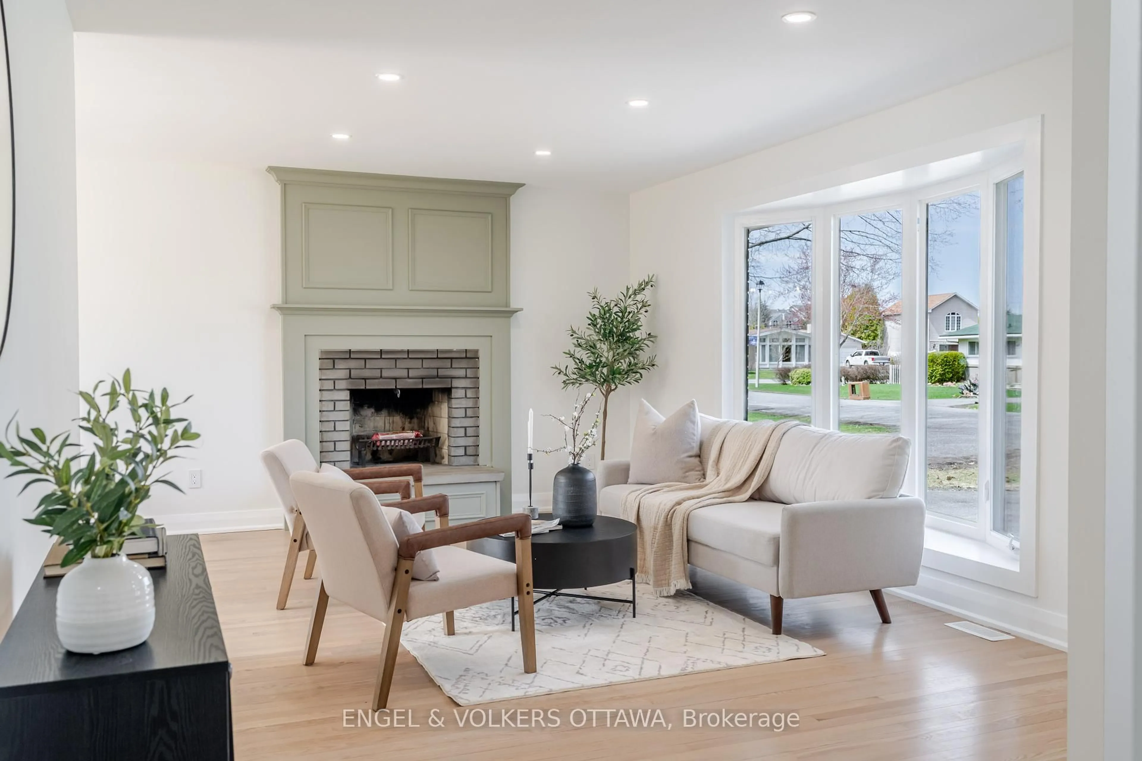 Living room with furniture, unknown for 18 Dante Ave, Ottawa Ontario K2H 5Z8