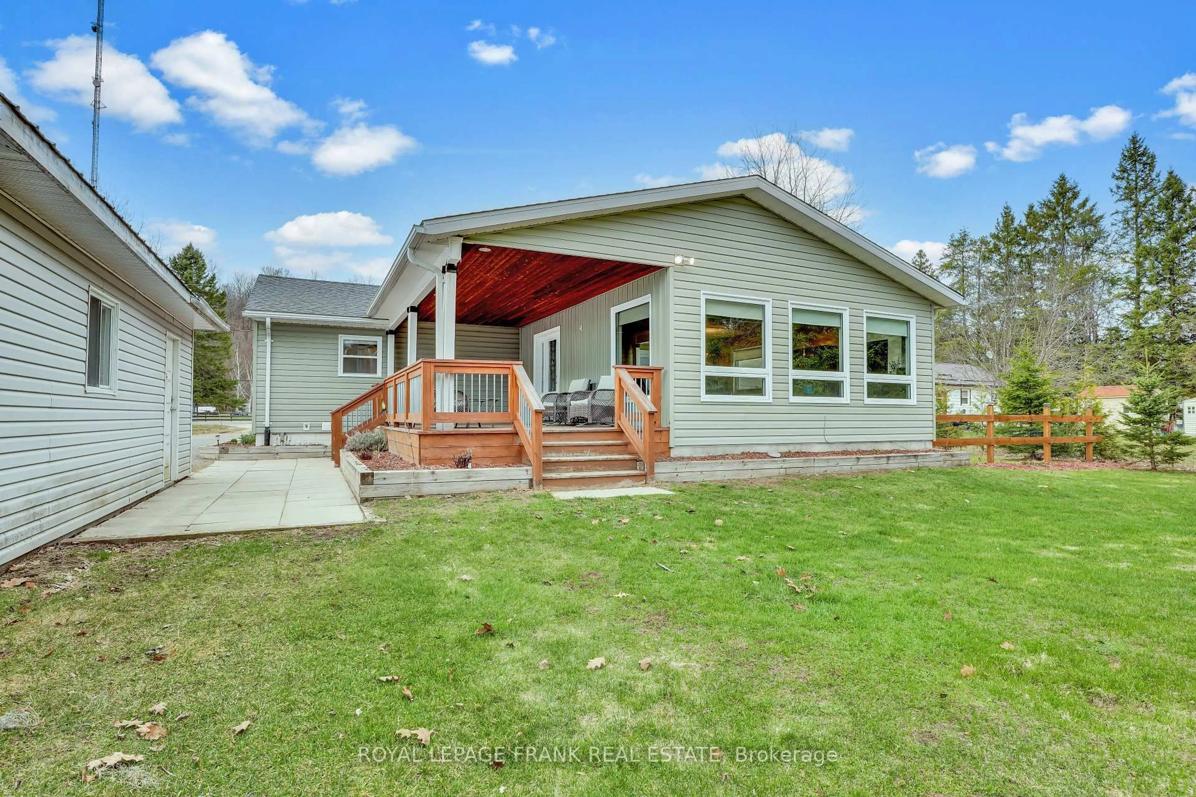 Home with vinyl exterior material, unknown for 163 Paudash School Rd, Bancroft Ontario K0L 1C0