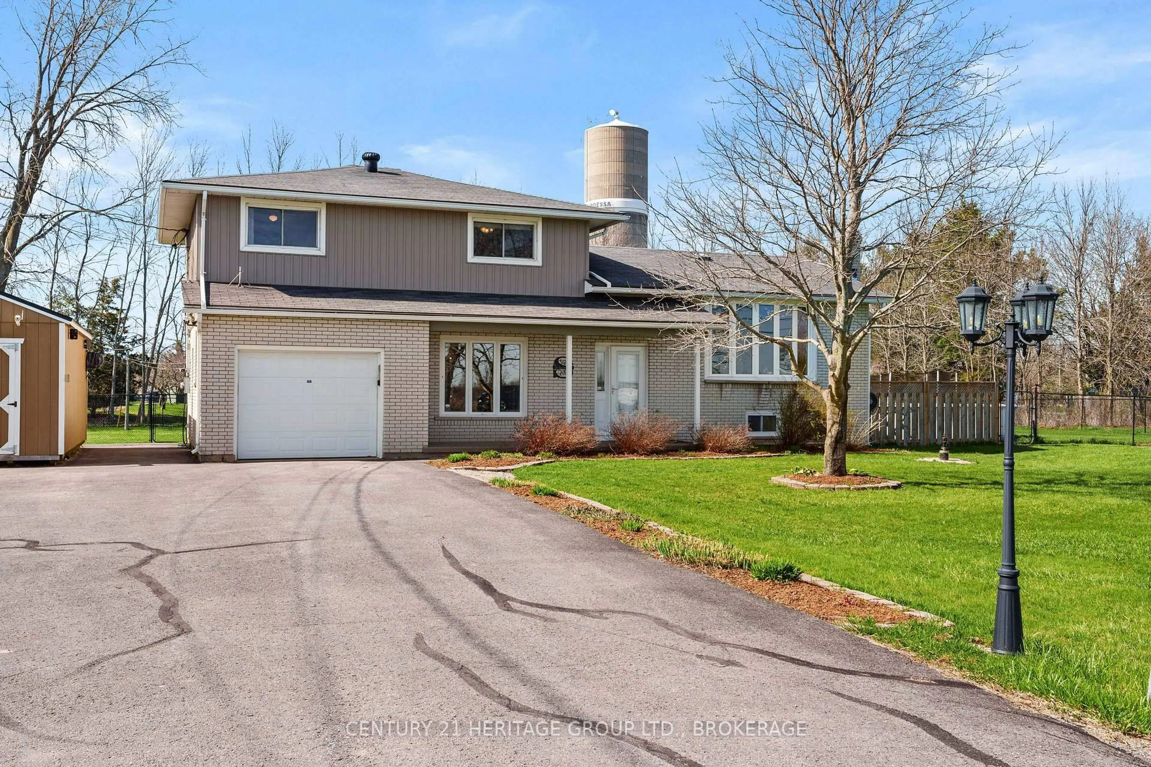 Home with vinyl exterior material, street for 415 Shane St, Bissett Creek Ontario K0H 2H0