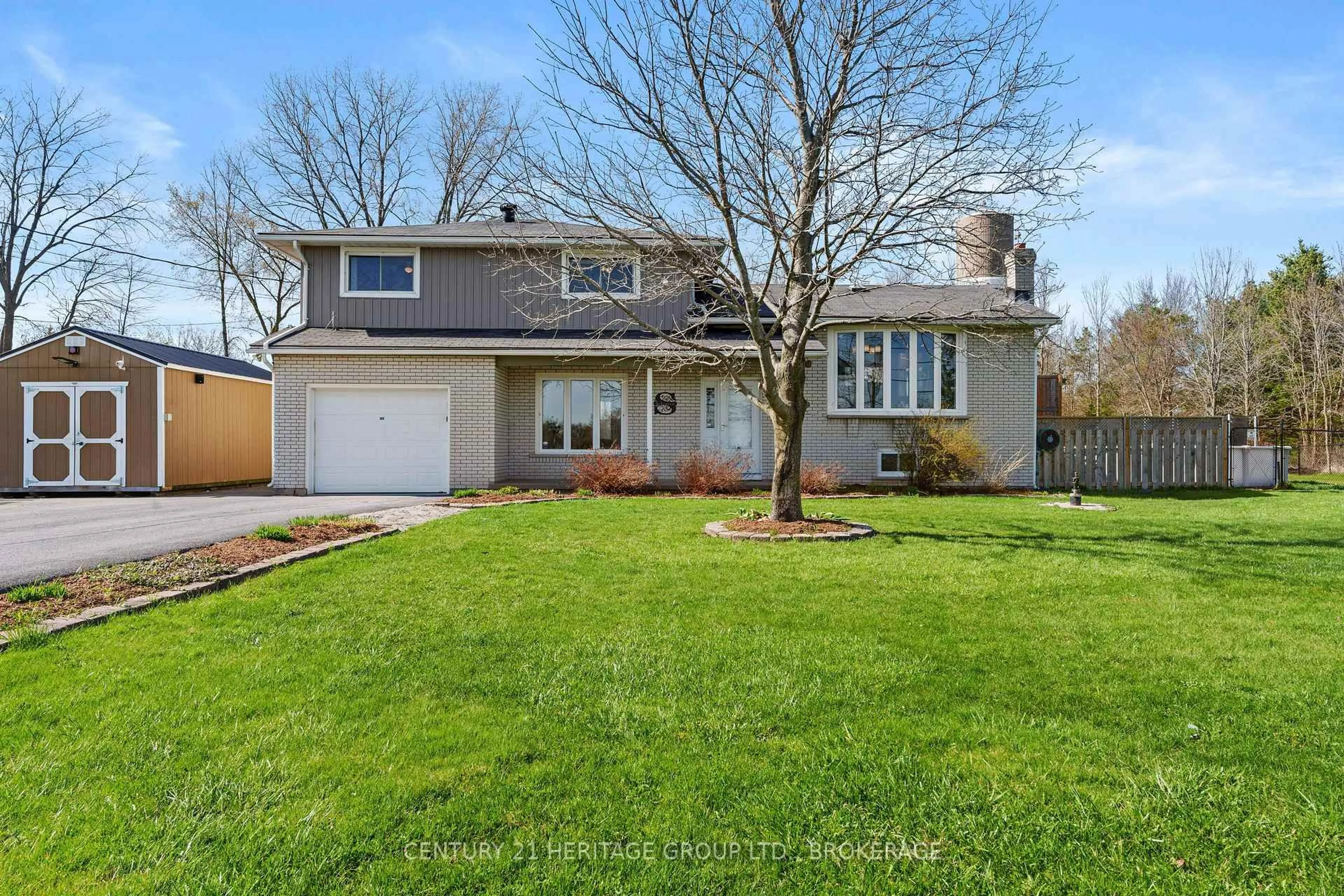 Home with vinyl exterior material, street for 415 Shane St, Bissett Creek Ontario K0H 2H0