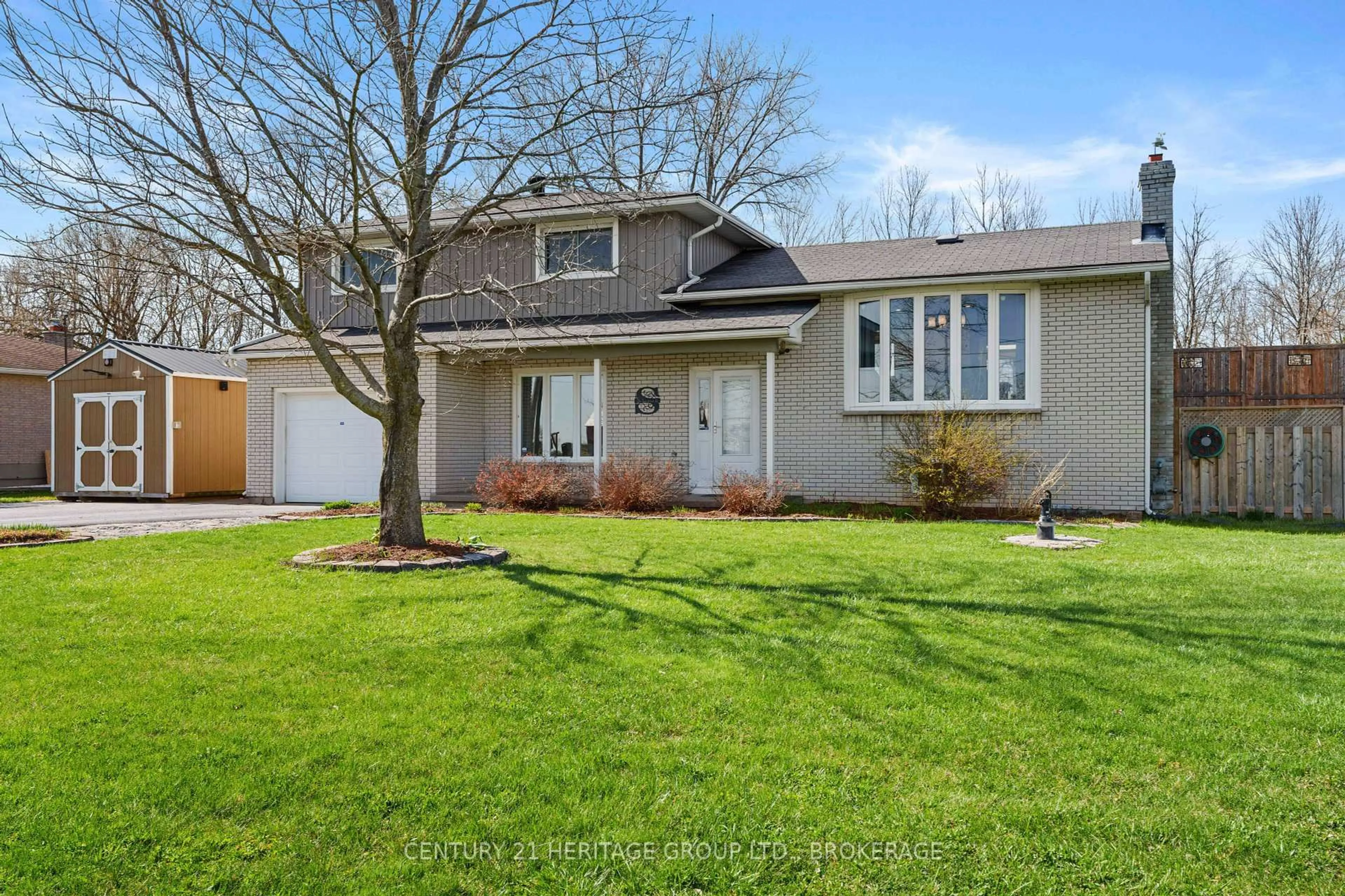 Home with vinyl exterior material, street for 415 Shane St, Bissett Creek Ontario K0H 2H0
