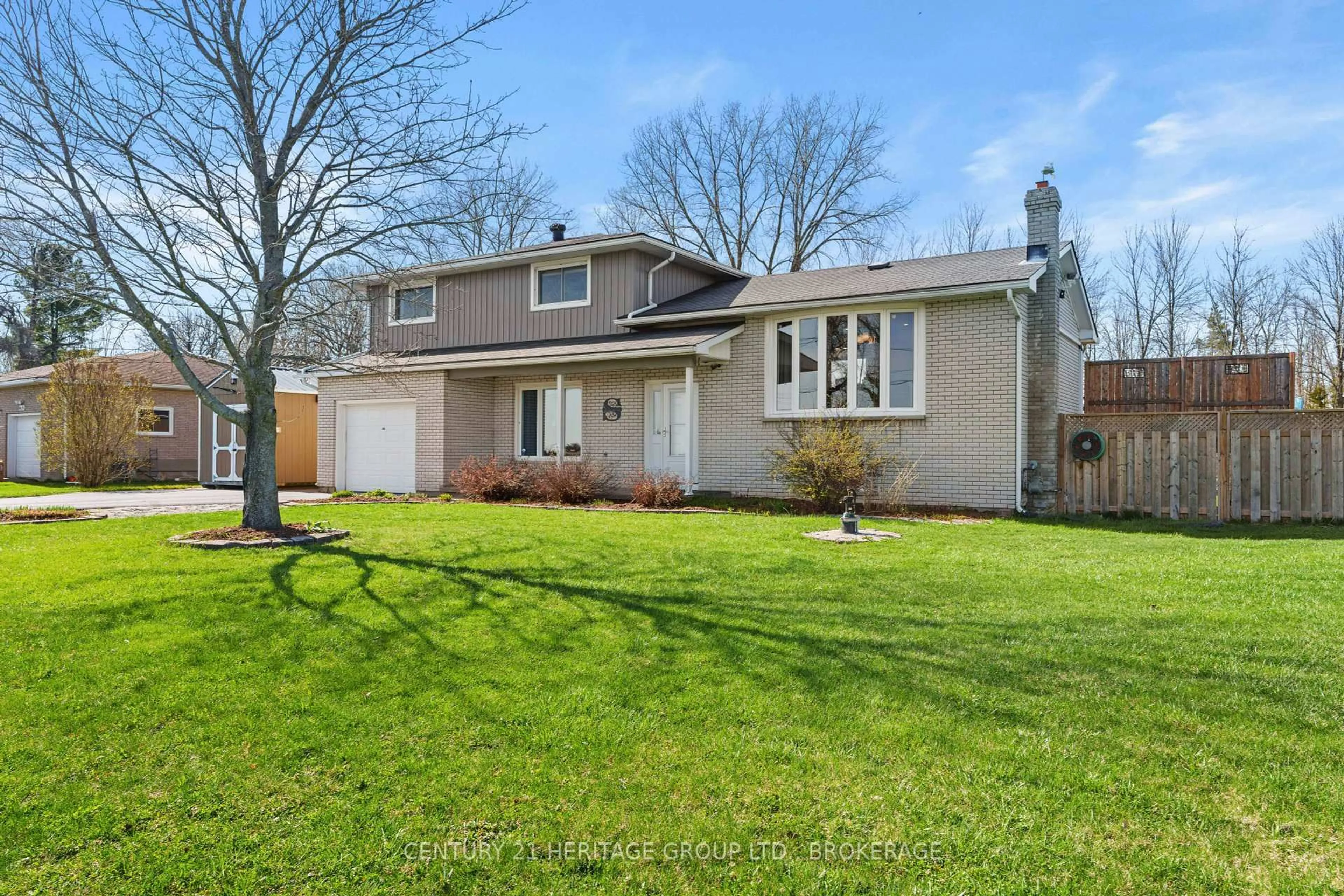 Home with vinyl exterior material, street for 415 Shane St, Bissett Creek Ontario K0H 2H0