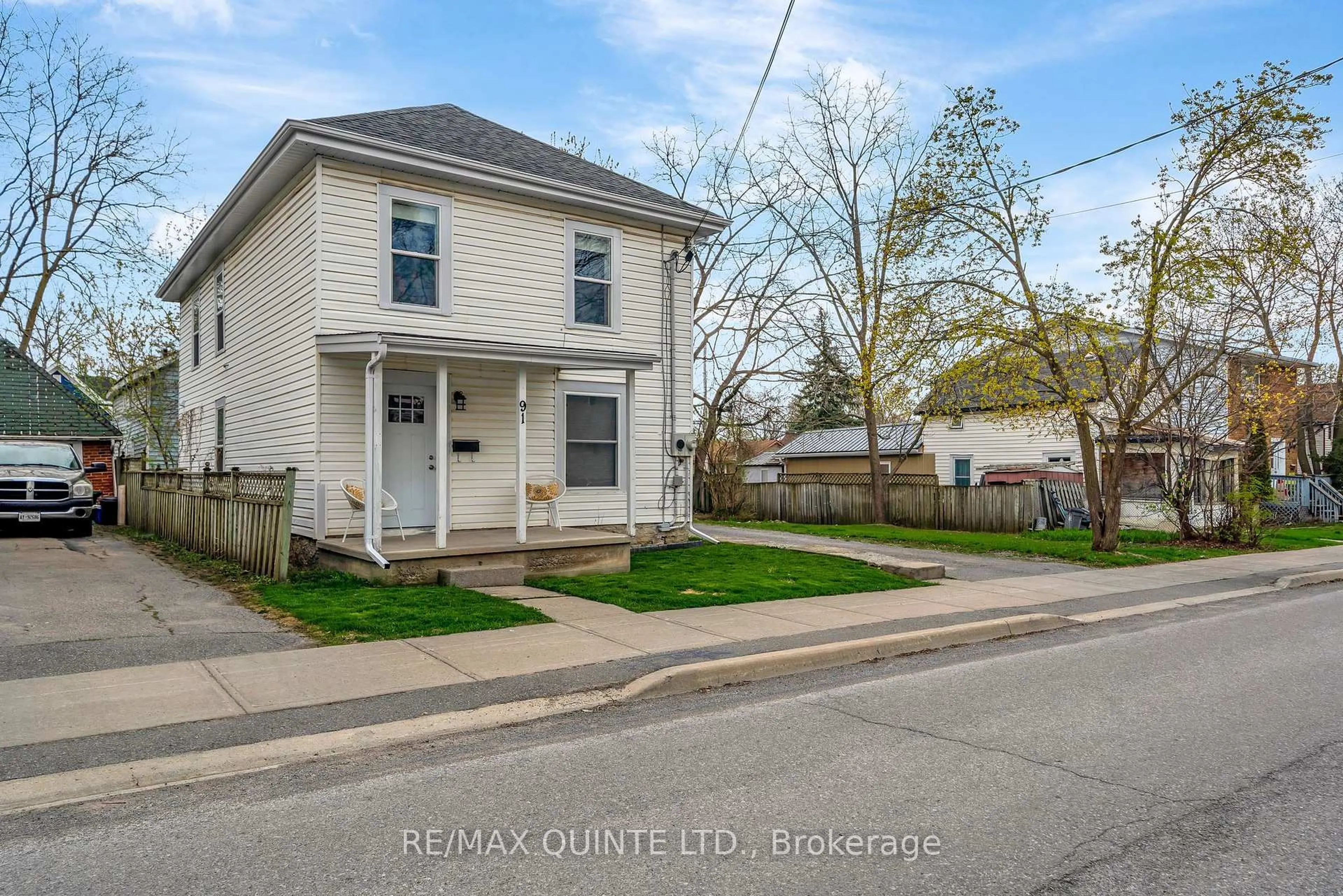 A pic from outside/outdoor area/front of a property/back of a property/a pic from drone, street for 91 Chatham St, Belleville Ontario K8N 3S7