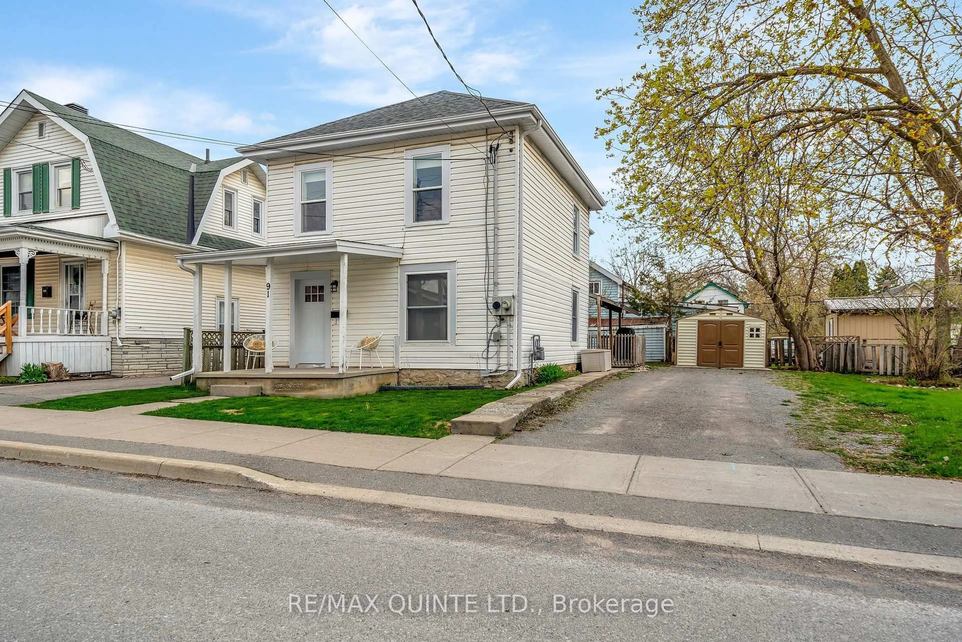 A pic from outside/outdoor area/front of a property/back of a property/a pic from drone, street for 91 Chatham St, Belleville Ontario K8N 3S7