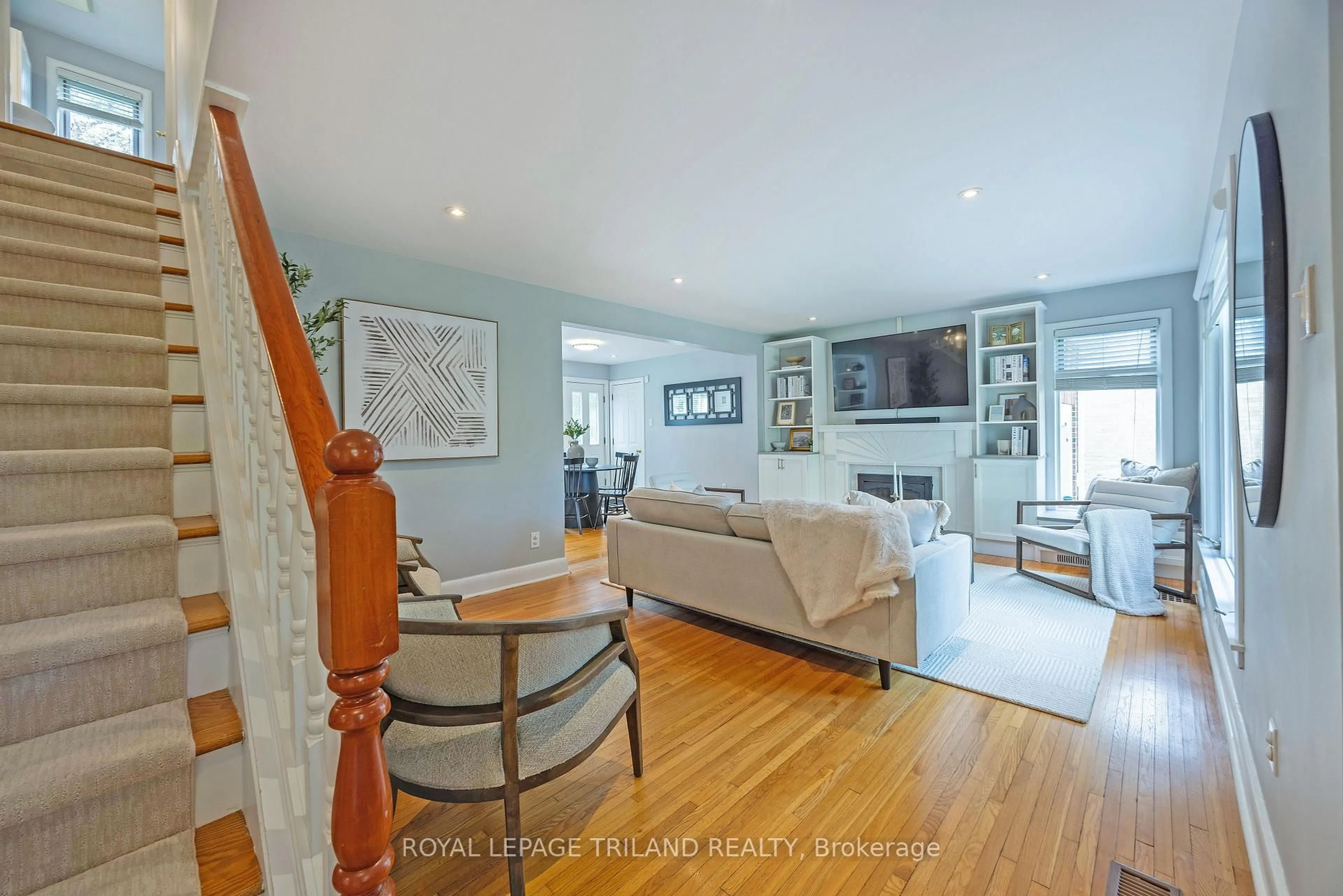 Living room with furniture, wood/laminate floor for 1056 The Pkwy, London East Ontario N6A 2W7