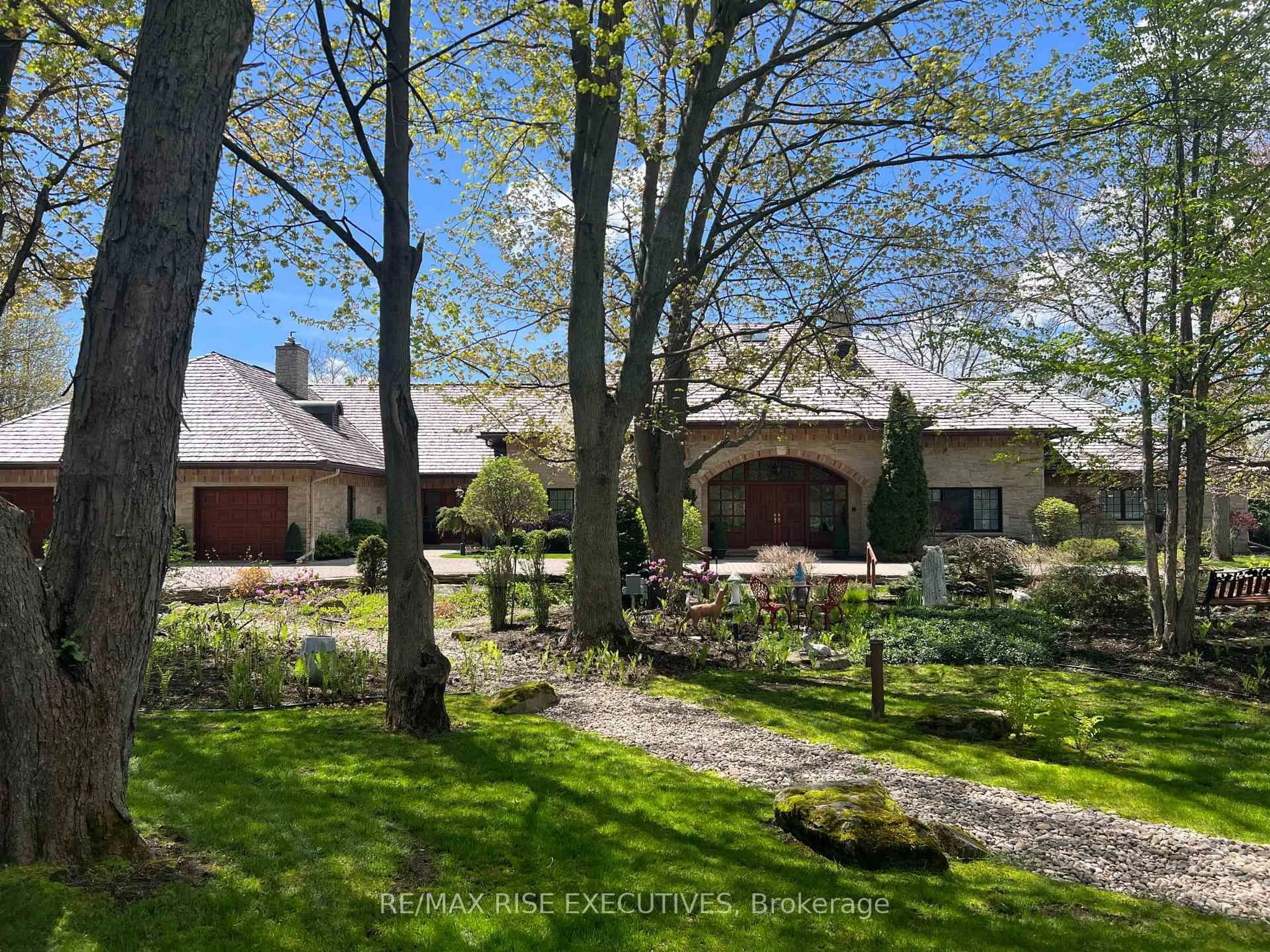 A pic from outside/outdoor area/front of a property/back of a property/a pic from drone, street for 16024 LAKESIDE Dr, South Stormont Ontario K0C 1P0