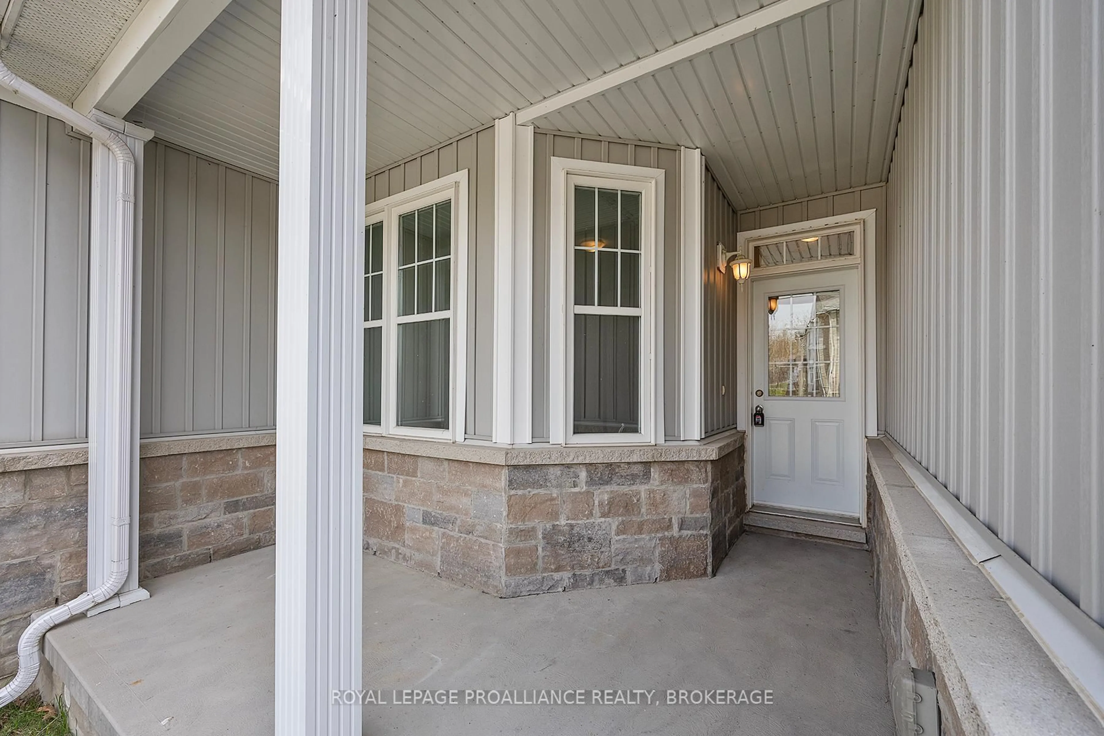 Indoor entryway for 712 Newmarket Lane, Kingston Ontario K7K 0C8
