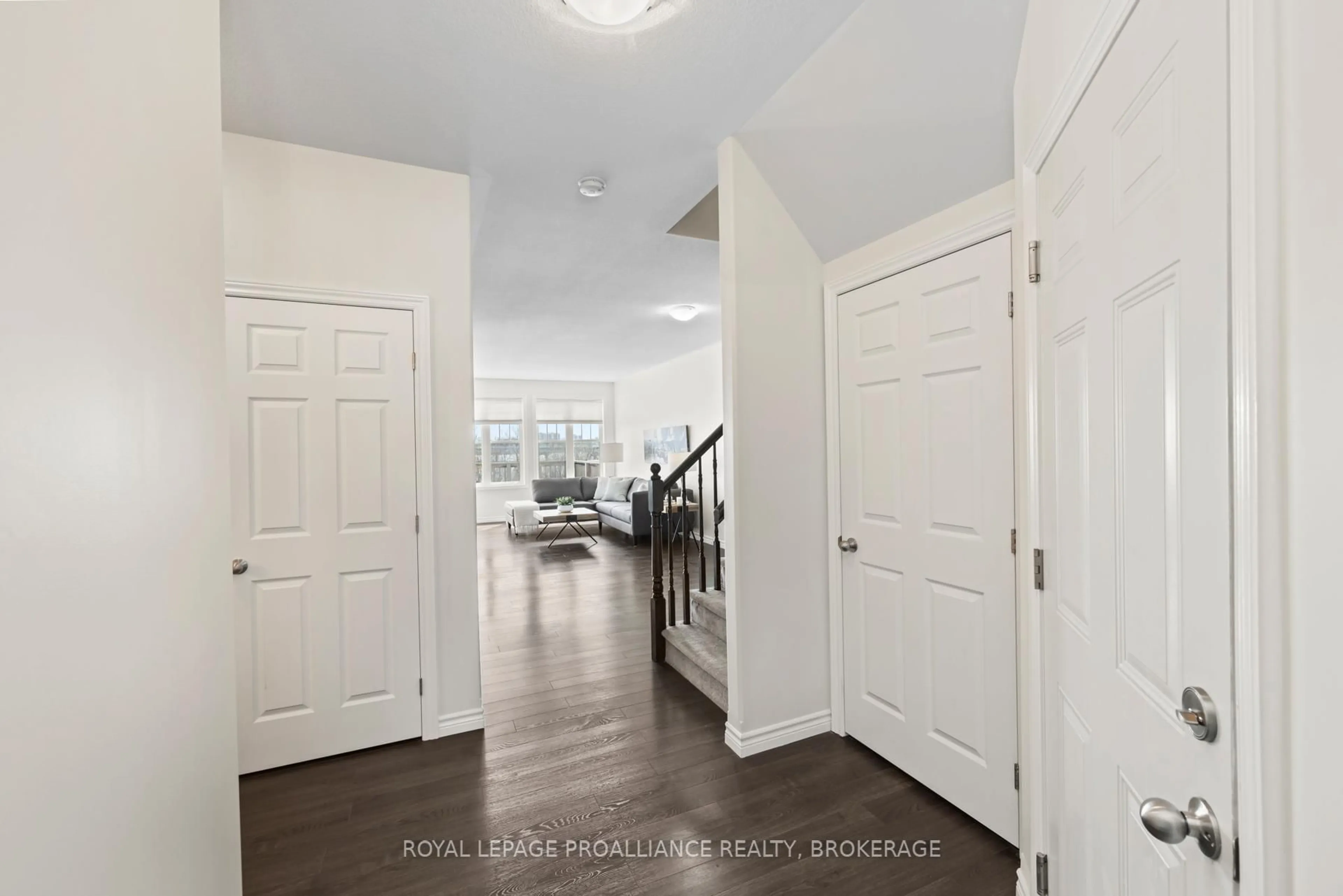 Indoor entryway for 712 Newmarket Lane, Kingston Ontario K7K 0C8